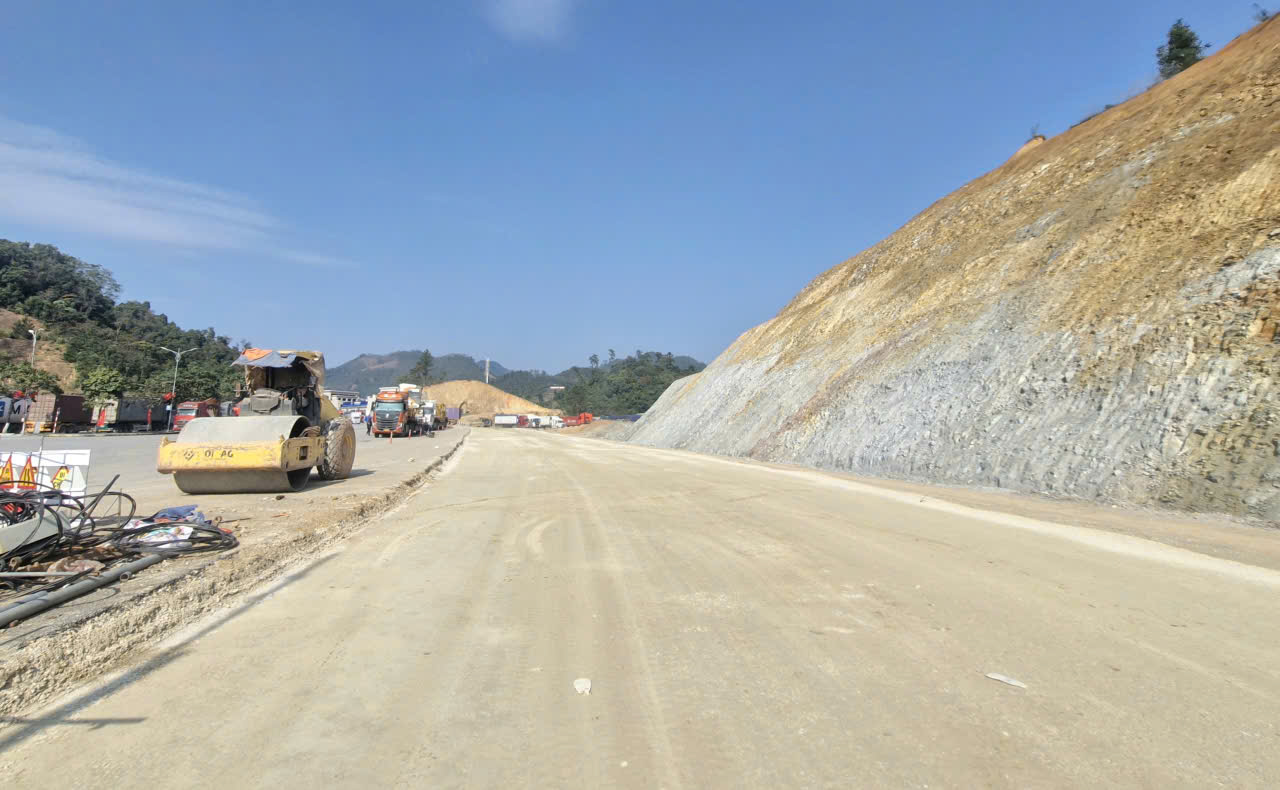 Lạng Sơn: Bảo đảm mục ti&ecirc;u đưa cửa khẩu th&ocirc;ng minh v&agrave;o hoạt động từ qu&yacute; II/2026- Ảnh 1.