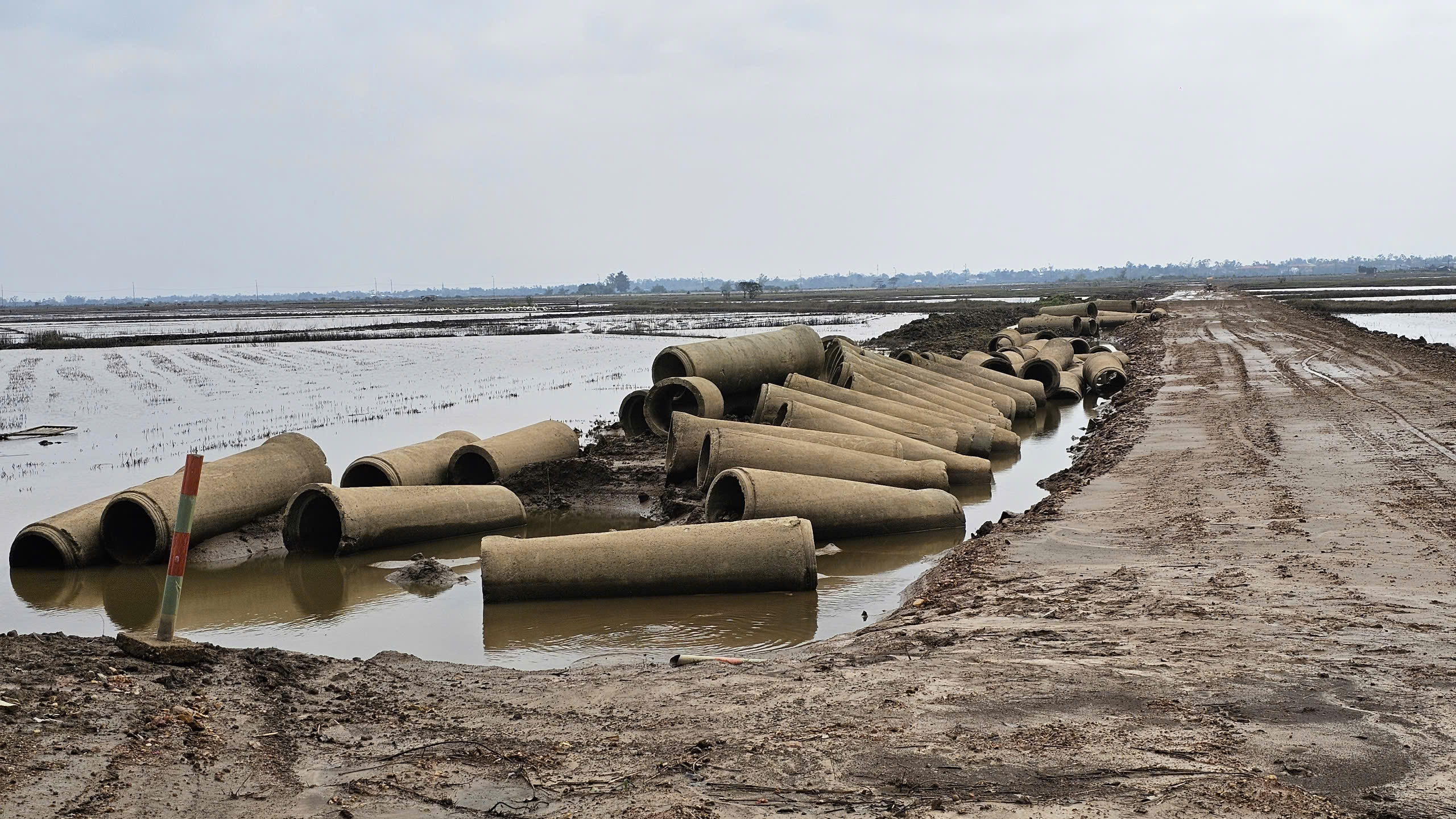 Ngổn ngang c&ocirc;ng trường dự &aacute;n đường 1.100 tỷ đồng ở Huế- Ảnh 5.