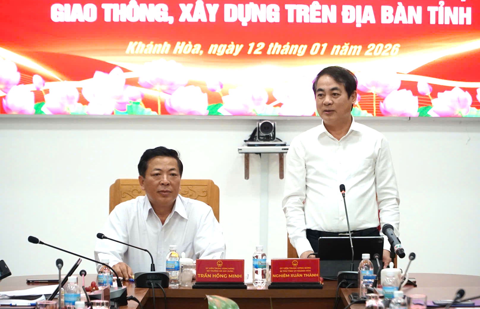 Bộ trưởng Trần Hồng Minh c&ugrave;ng Kh&aacute;nh H&ograve;a th&aacute;o gỡ vướng mắc quy hoạch, ph&aacute;t triển hạ tầng- Ảnh 2.