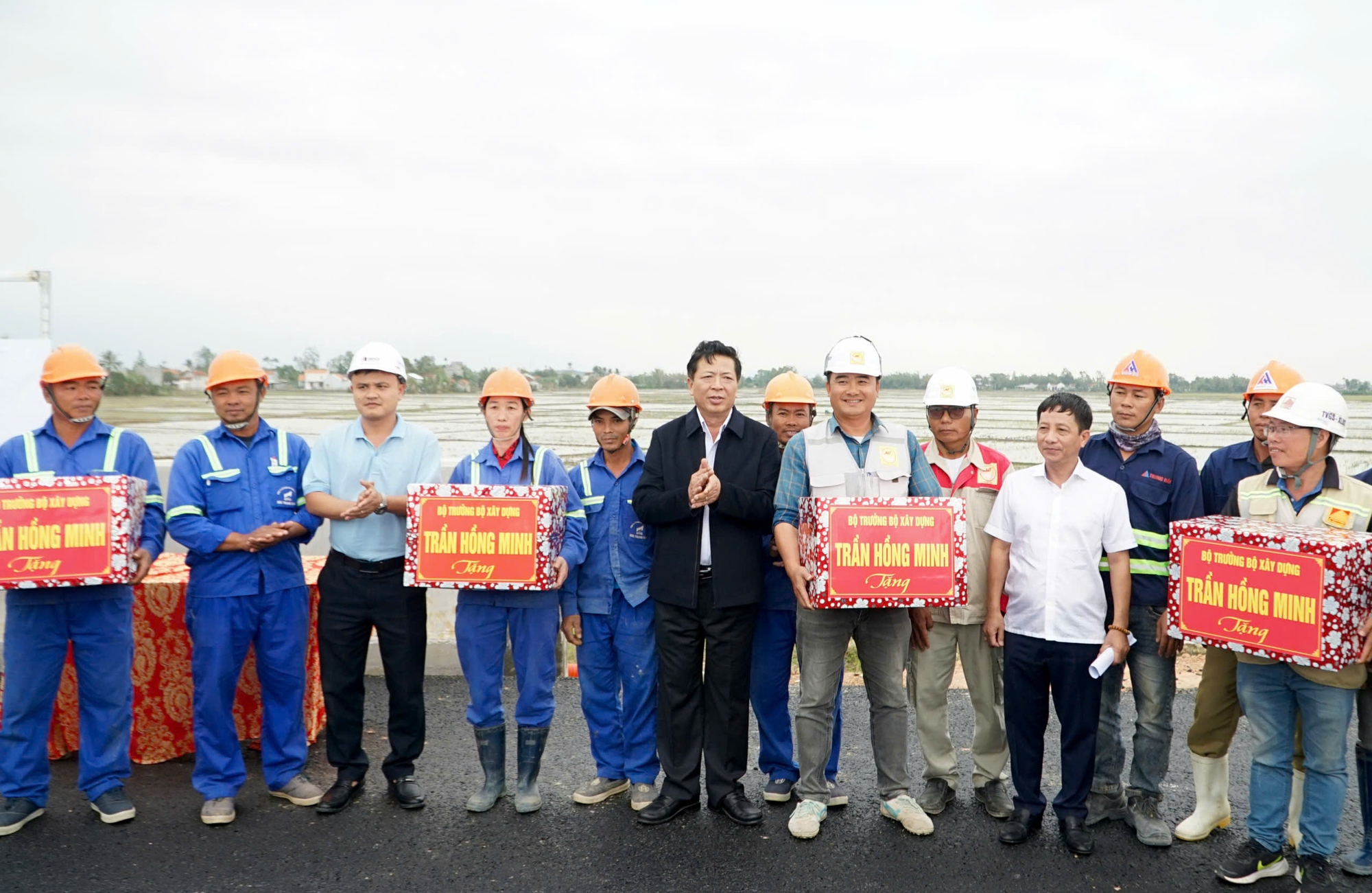 Bộ trưởng Trần Hồng Minh: Th&ocirc;ng xe cao tốc Ch&iacute; Thạnh - V&acirc;n Phong trước tết Nguy&ecirc;n đ&aacute;n 2026- Ảnh 2.