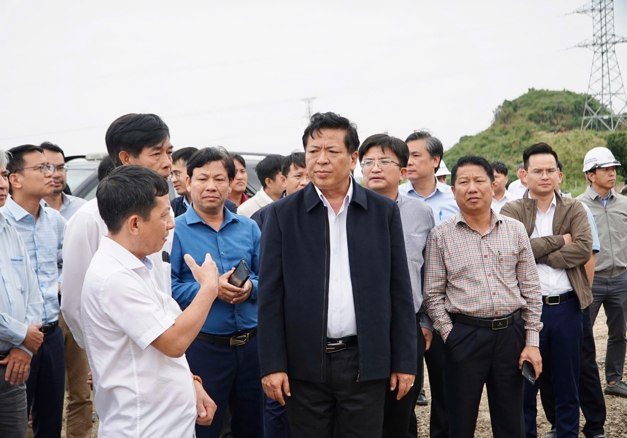 Bộ trưởng Trần Hồng Minh: Th&ocirc;ng xe cao tốc Ch&iacute; Thạnh - V&acirc;n Phong trước tết Nguy&ecirc;n đ&aacute;n 2026- Ảnh 1.