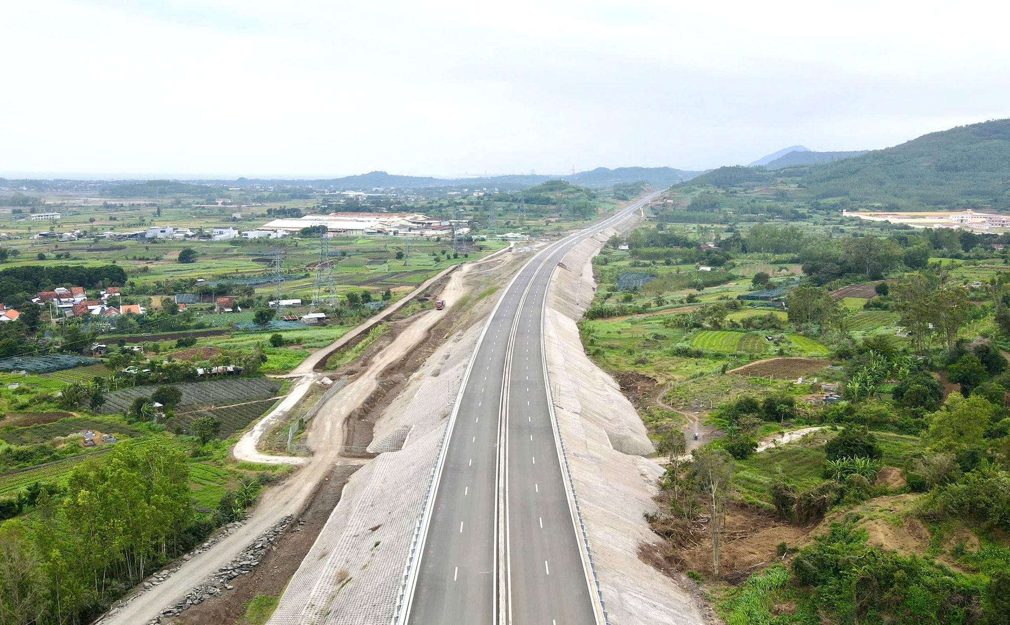 Bộ trưởng Trần Hồng Minh: Th&ocirc;ng xe cao tốc Ch&iacute; Thạnh - V&acirc;n Phong trước tết Nguy&ecirc;n đ&aacute;n 2026- Ảnh 6.