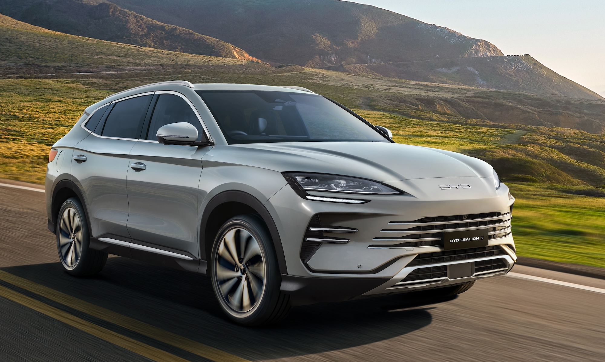 Điều gì giúp xe Hybrid sạc ngoài có thể đi hơn 1.200km?- Ảnh 1.