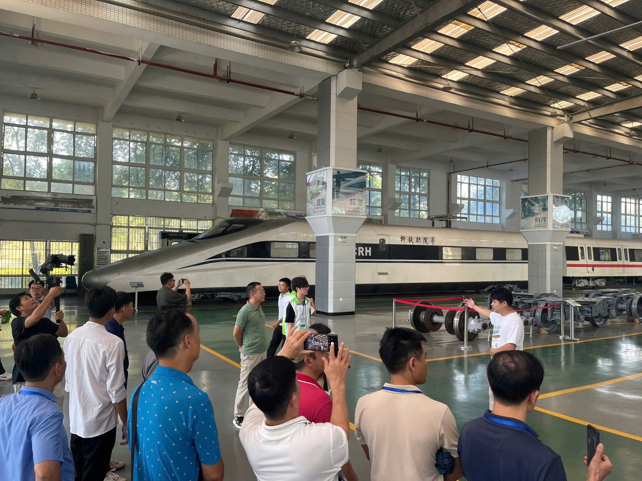 “Đi sớm, đón đầu” đào tạo nhân lực cho đường sắt tốc độ cao- Ảnh 2. “Đi sớm, đón đầu” đào tạo nhân lực cho đường sắt tốc độ cao- Ảnh 2.