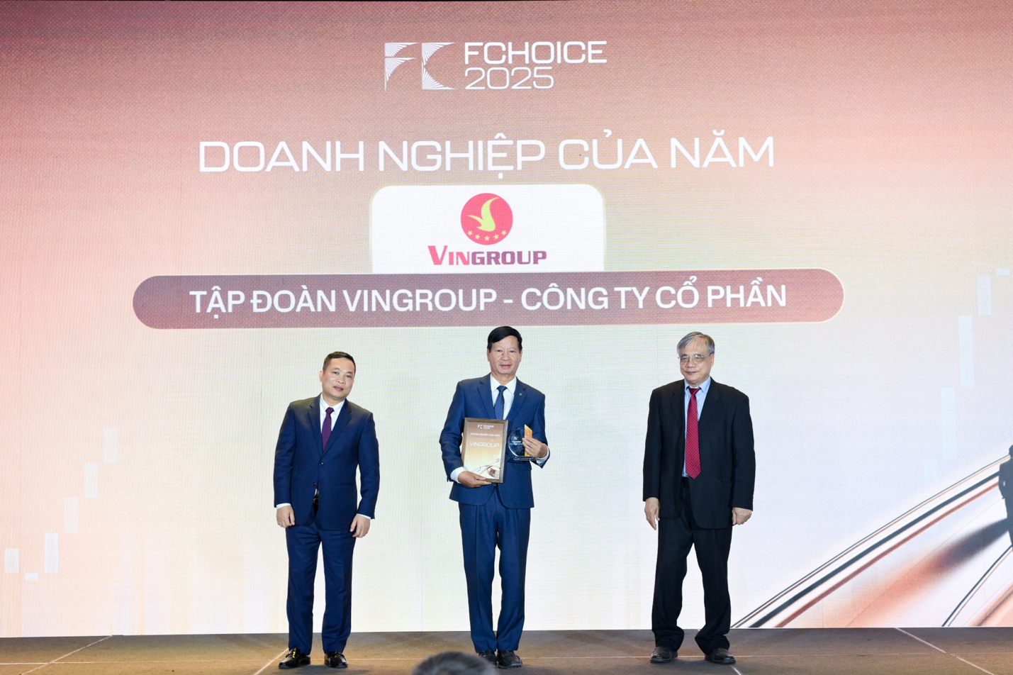 Doanh nghiệp, doanh nhân bất động sản "chiếm sóng" lễ vinh danh Fchoice 2026- Ảnh 1. Doanh nghiệp, doanh nhân bất động sản "chiếm sóng" lễ vinh danh Fchoice 2026- Ảnh 1.