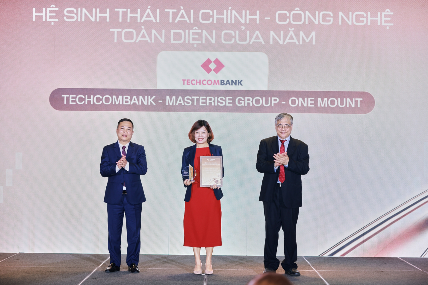 Doanh nghiệp, doanh nhân bất động sản "chiếm sóng" lễ vinh danh Fchoice 2026- Ảnh 6. Doanh nghiệp, doanh nhân bất động sản "chiếm sóng" lễ vinh danh Fchoice 2026- Ảnh 6.