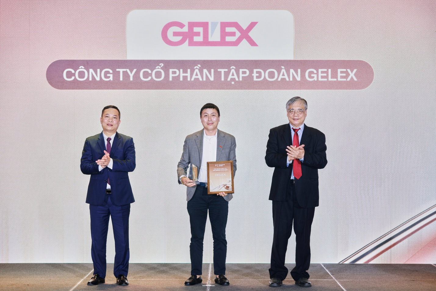 Doanh nghiệp, doanh nhân bất động sản "chiếm sóng" lễ vinh danh Fchoice 2026- Ảnh 7. Doanh nghiệp, doanh nhân bất động sản "chiếm sóng" lễ vinh danh Fchoice 2026- Ảnh 7.