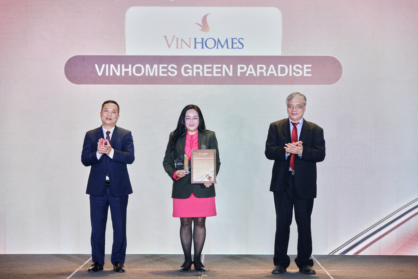 Doanh nghiệp, doanh nhân bất động sản "chiếm sóng" lễ vinh danh Fchoice 2026- Ảnh 11. Doanh nghiệp, doanh nhân bất động sản "chiếm sóng" lễ vinh danh Fchoice 2026- Ảnh 11.