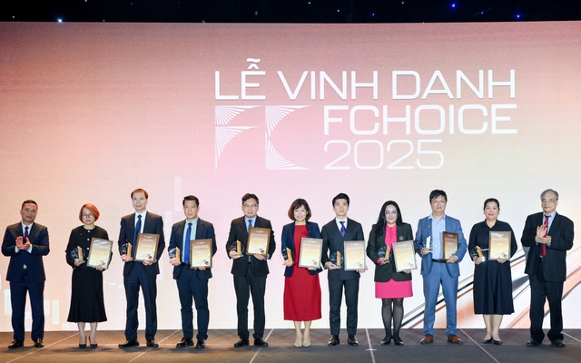 Doanh nghiệp, doanh nhân bất động sản "chiếm sóng" lễ vinh danh Fchoice 2026- Ảnh 12. Doanh nghiệp, doanh nhân bất động sản "chiếm sóng" lễ vinh danh Fchoice 2026- Ảnh 12.
