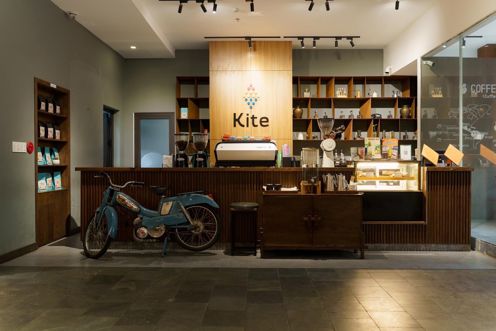 Kite Coffee & Souvenirs: Ký ức tuổi thơ đến không gian kết nối tinh thần Việt đương đại- Ảnh 1.