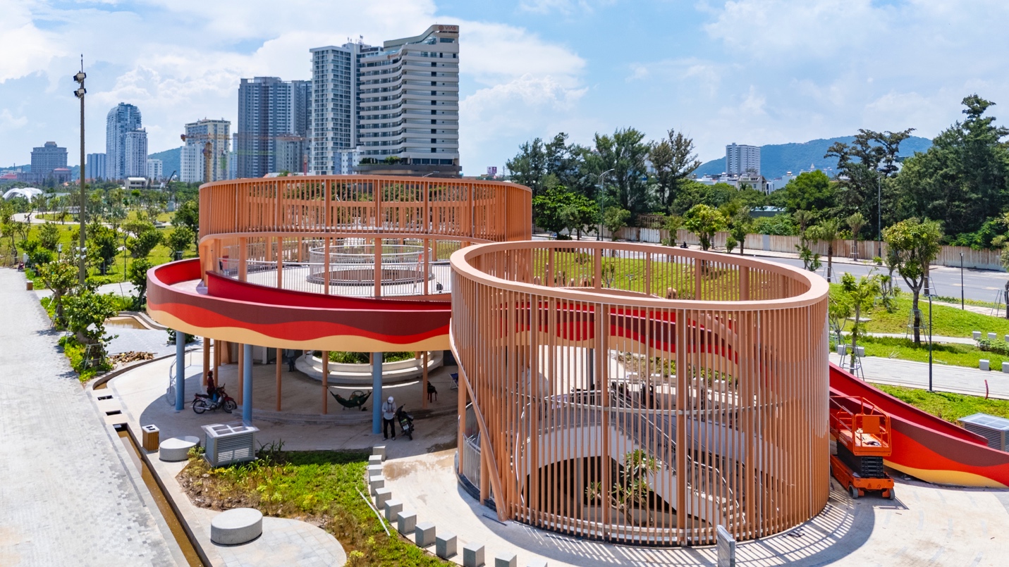 A circular structure with a slide  Description automatically generated