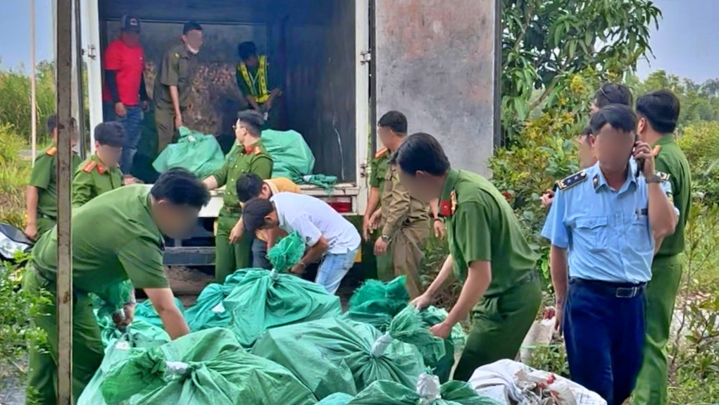 Ph&aacute;t hiện 4 tấn mỹ phẩm kh&ocirc;ng h&oacute;a đơn, chứng từ ở C&agrave; Mau- Ảnh 1.