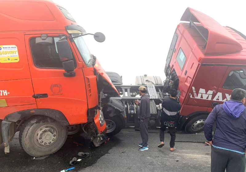 Hiện trường xảy ra vụ TNGT tr&ecirc;n tuyến cao tốc QL45 - Nghi Sơn.