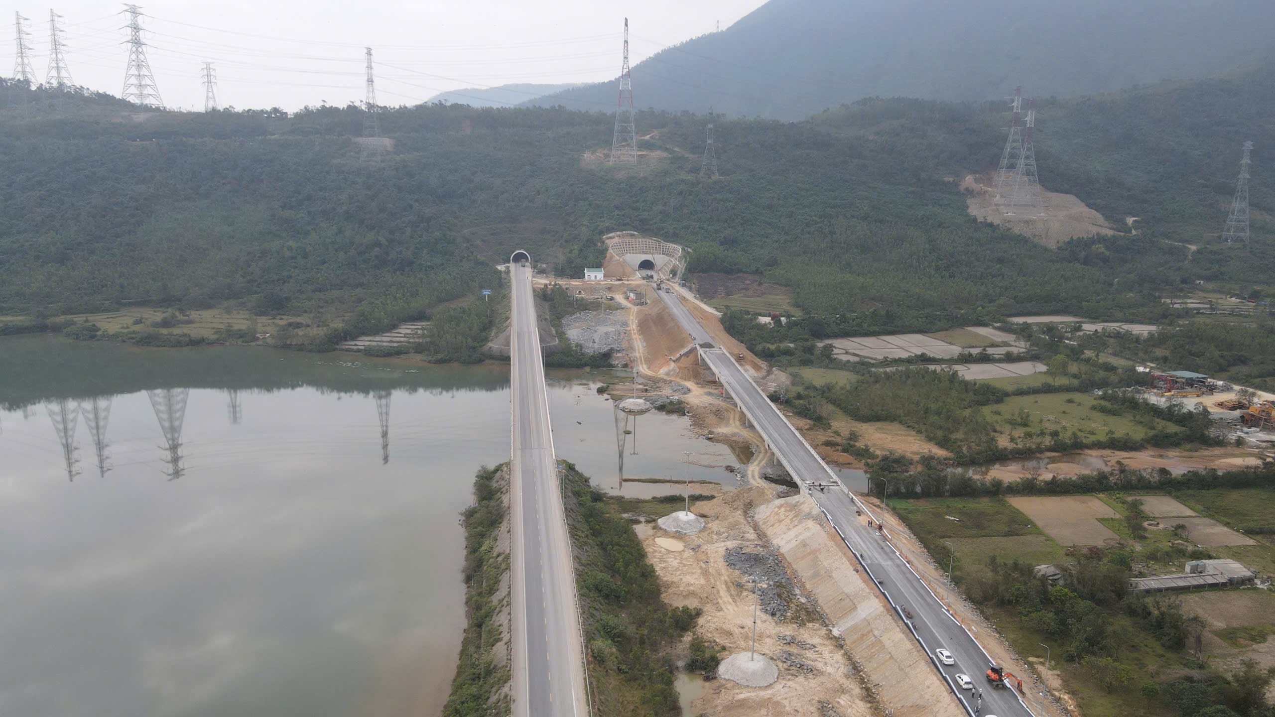 Thông xe hầm Đèo Ngang thứ hai ngay trong tháng 1- Ảnh 1. Thông xe hầm Đèo Ngang thứ hai ngay trong tháng 1- Ảnh 1.