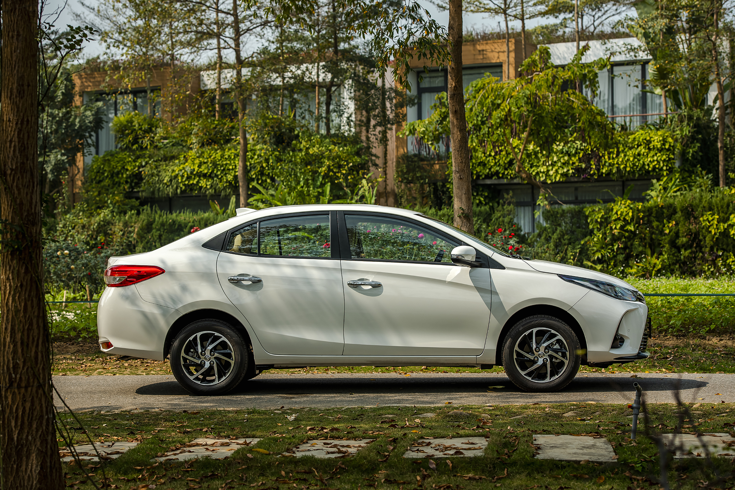 Toyota Vios dẫn đầu doanh số phân khúc sedan hạng B năm 2025- Ảnh 2.