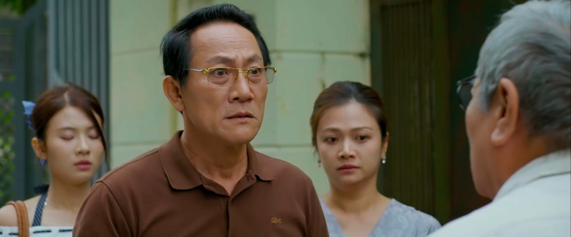 "Gia đ&igrave;nh tr&aacute;i dấu" g&acirc;y tranh c&atilde;i vẫn dẫn đầu rating phim giờ v&agrave;ng VTV- Ảnh 2.