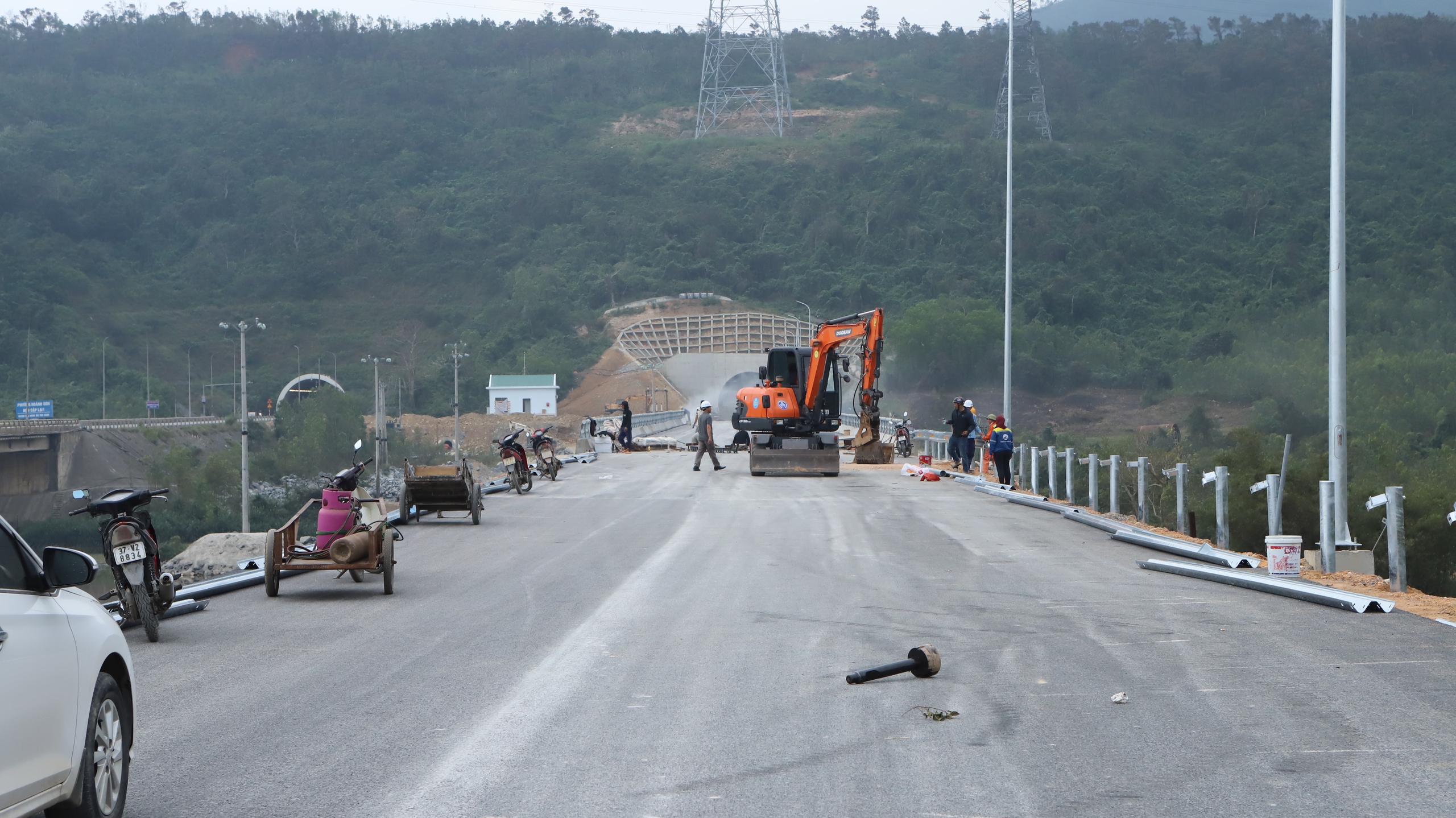 Thông xe hầm Đèo Ngang thứ hai ngay trong tháng 1- Ảnh 9. Thông xe hầm Đèo Ngang thứ hai ngay trong tháng 1- Ảnh 9.