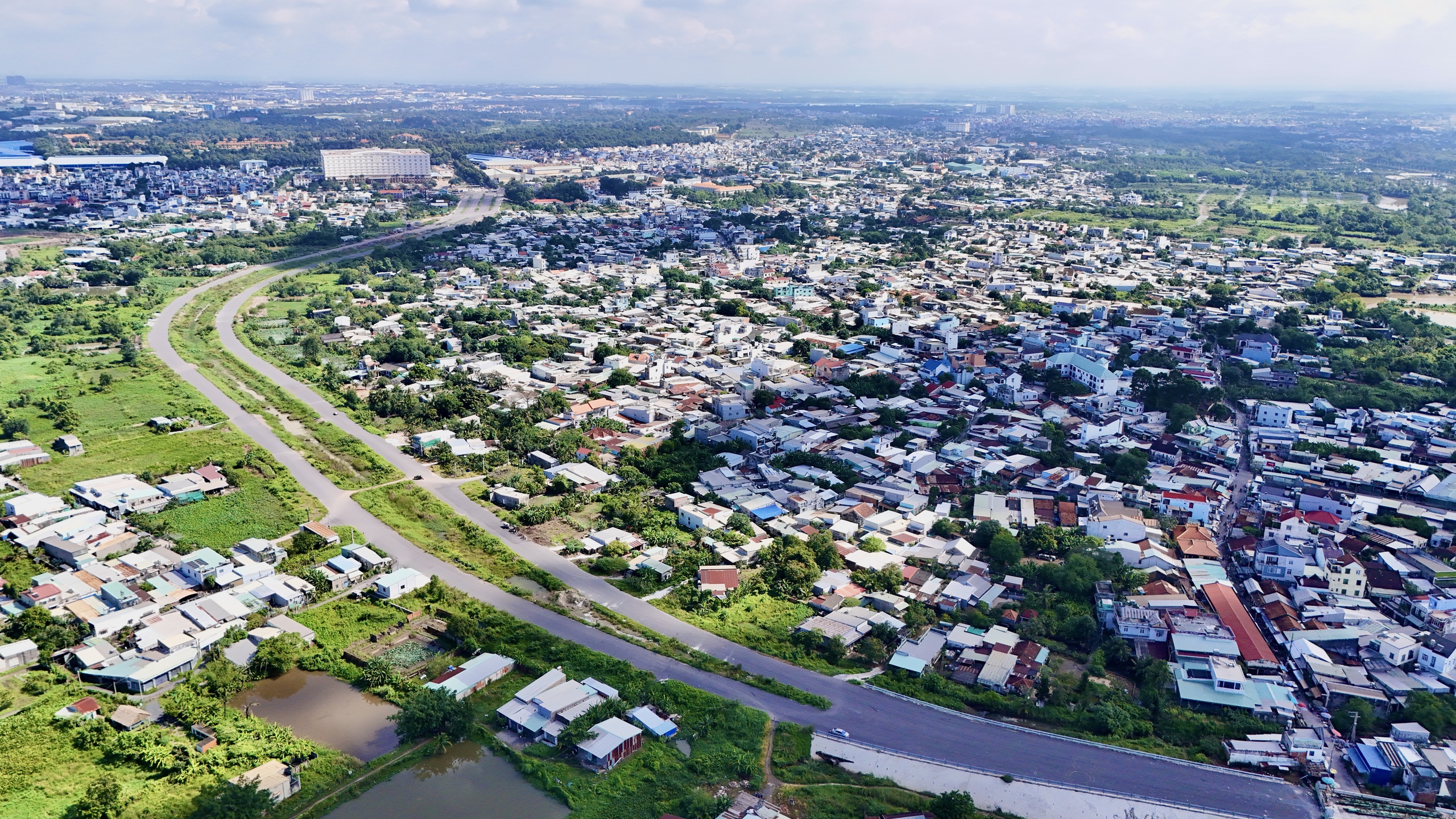 Hương lộ 2 sắp c&aacute;n đ&iacute;ch, sẵn s&agrave;ng khai th&aacute;c trước Tết, kh&eacute;p lại nửa thập kỷ chờ đợi- Ảnh 1.