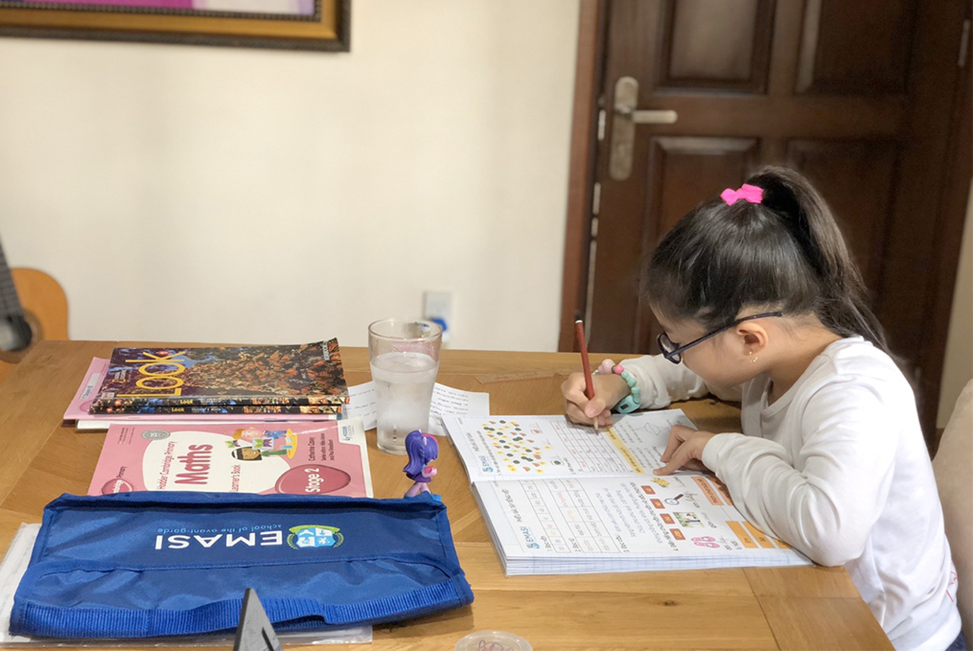 Gi&uacute;p trẻ c&acirc;n bằng giữa học v&agrave; chơi- Ảnh 1.