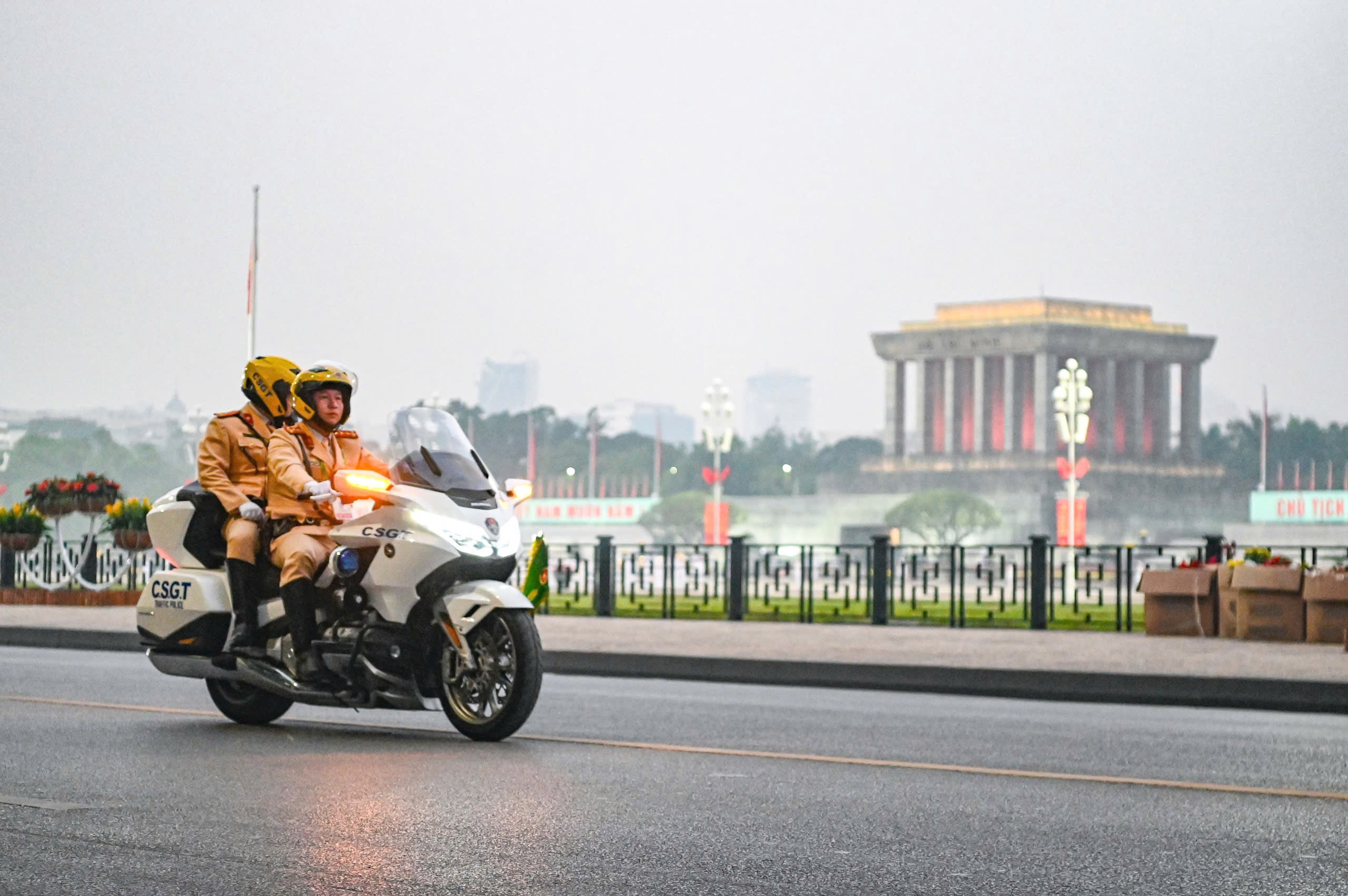 Công an Hà Nội diễn tập dẫn đoàn, bảo đảm giao thông phục vụ Đại hội XIV của Đảng- Ảnh 4. Công an Hà Nội diễn tập dẫn đoàn, bảo đảm giao thông phục vụ Đại hội XIV của Đảng- Ảnh 4.