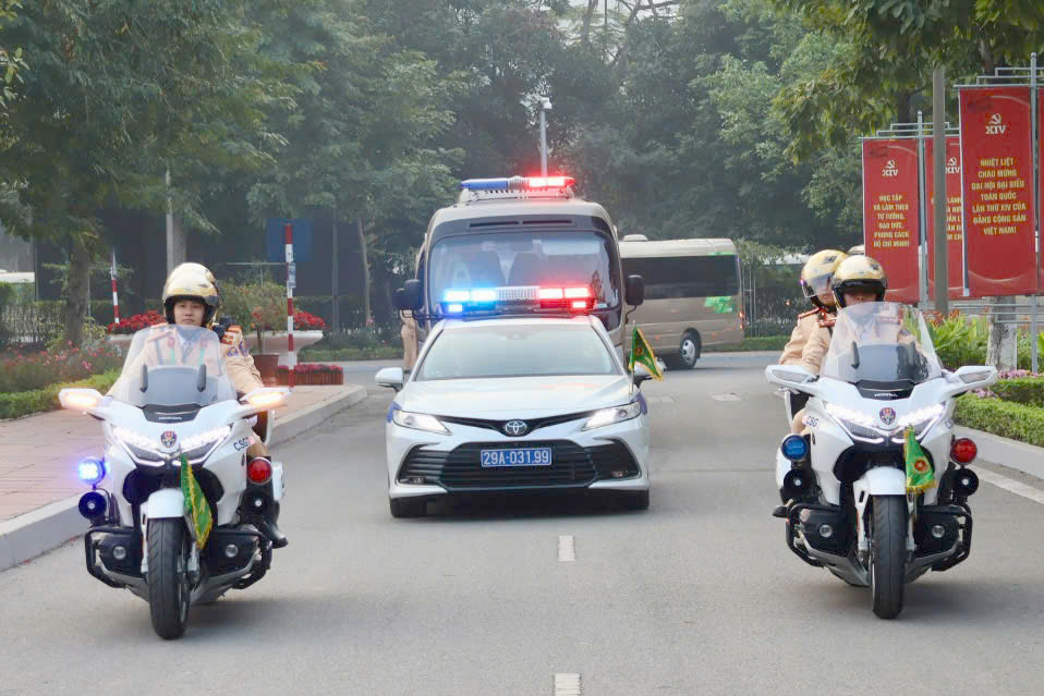 Công an Hà Nội diễn tập dẫn đoàn, bảo đảm giao thông phục vụ Đại hội XIV của Đảng- Ảnh 5. Công an Hà Nội diễn tập dẫn đoàn, bảo đảm giao thông phục vụ Đại hội XIV của Đảng- Ảnh 5.
