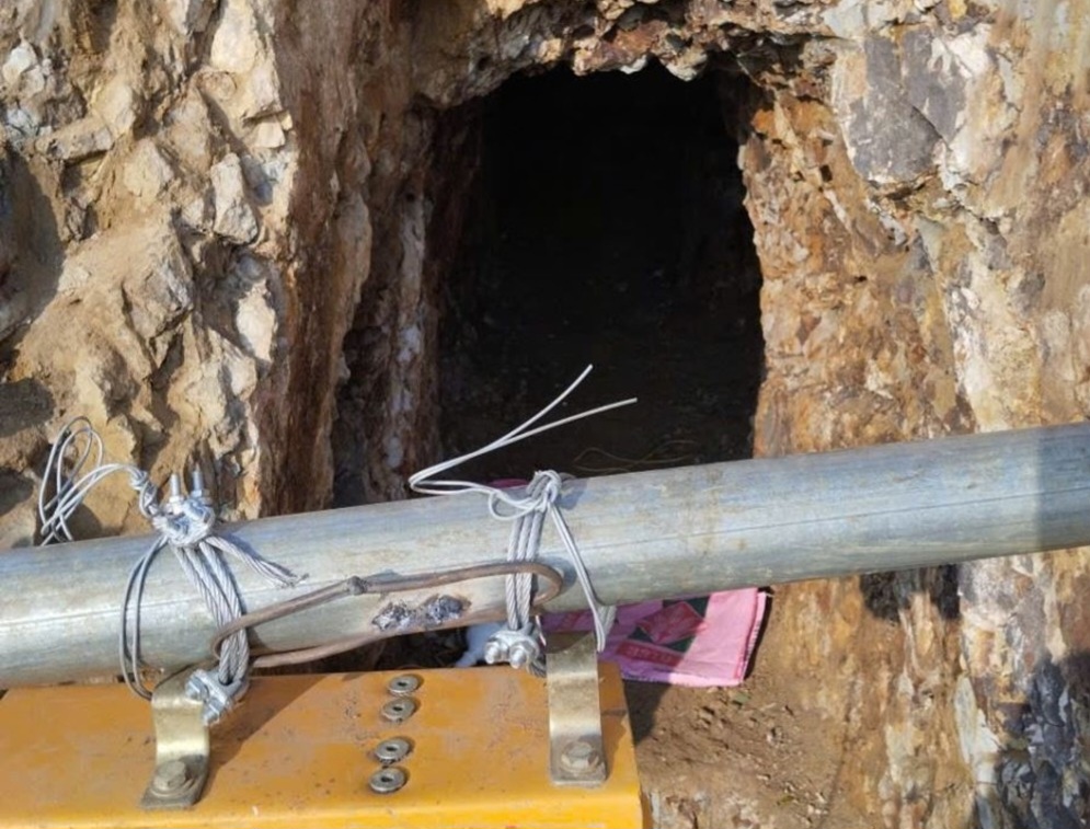 C&ocirc;ng an Ph&uacute; Thọ ph&aacute;t hiện nh&oacute;m người khai th&aacute;c kho&aacute;ng sản tr&aacute;i ph&eacute;p trong hang s&acirc;u- Ảnh 2.