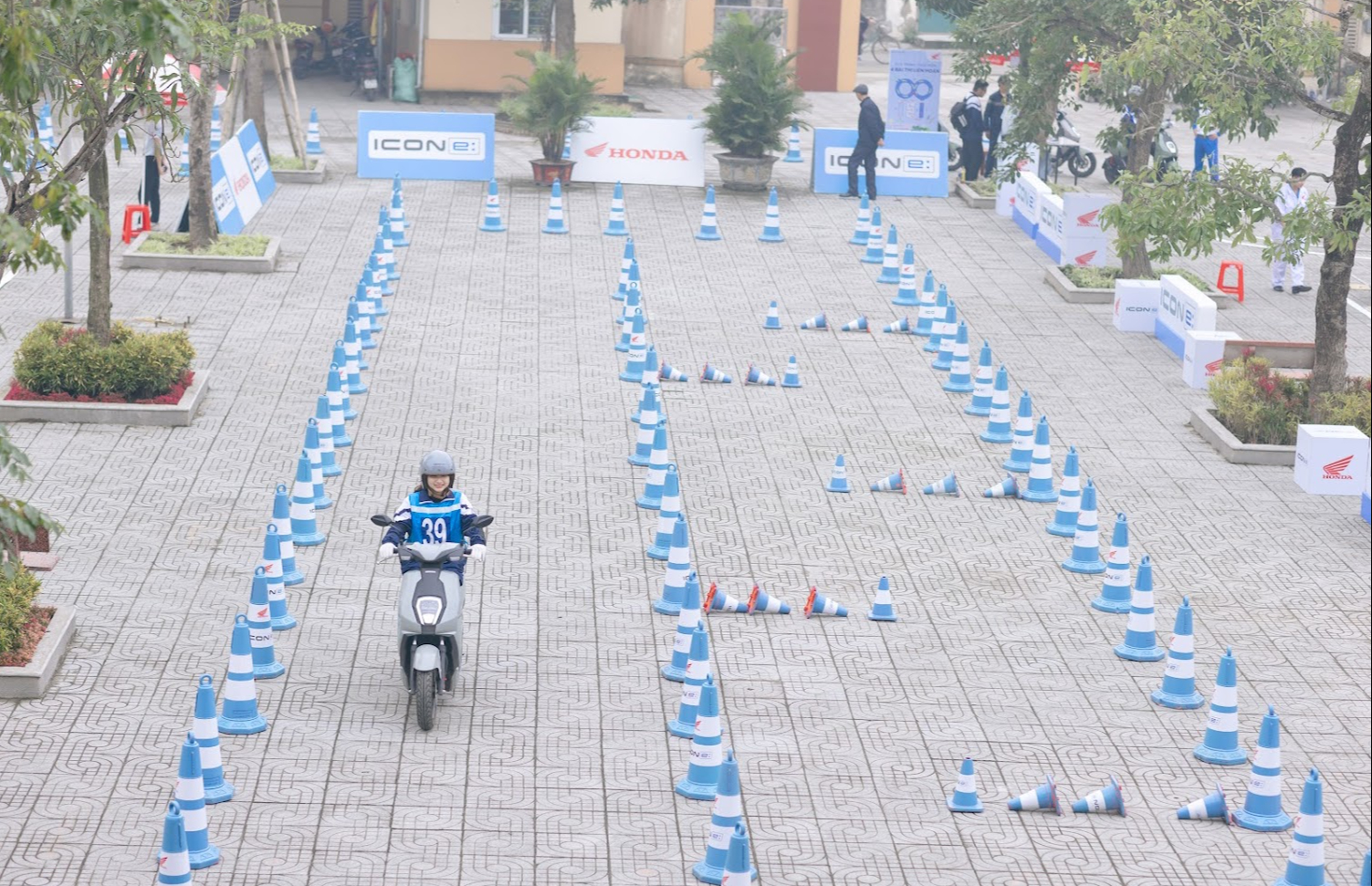 H&agrave; Tĩnh: N&acirc;ng cao kiến thức an to&agrave;n giao th&ocirc;ng cho học sinh từ những b&agrave;i học ngoại kh&oacute;a- Ảnh 1.