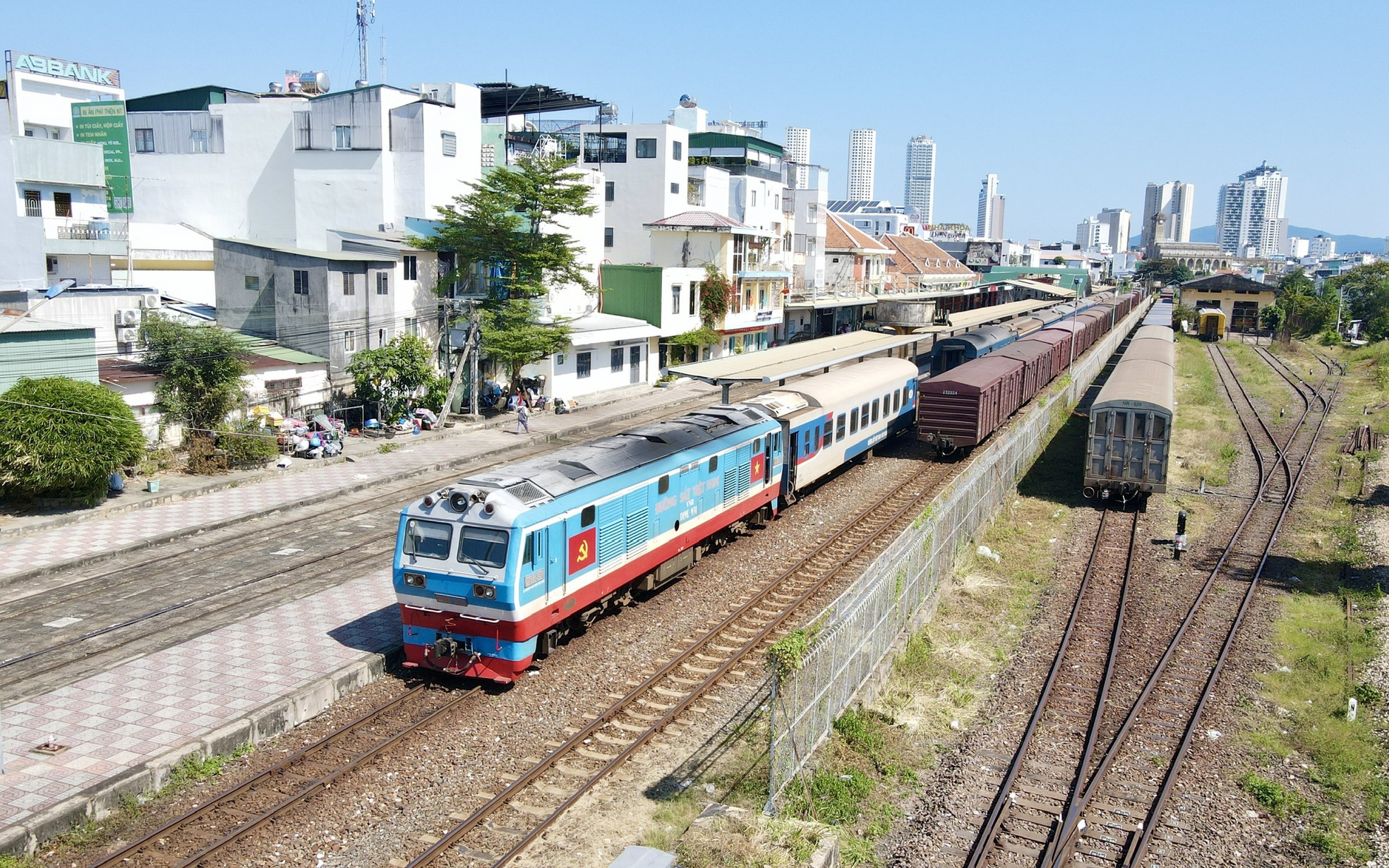 Đường sắt chạy thêm hơn 20 chuyến tàu Tết các tuyến phía Bắc- Ảnh 2. Đường sắt tăng chuyến, đáp ứng nhu cầu đi lại dịp tết Nguyên đán 2026