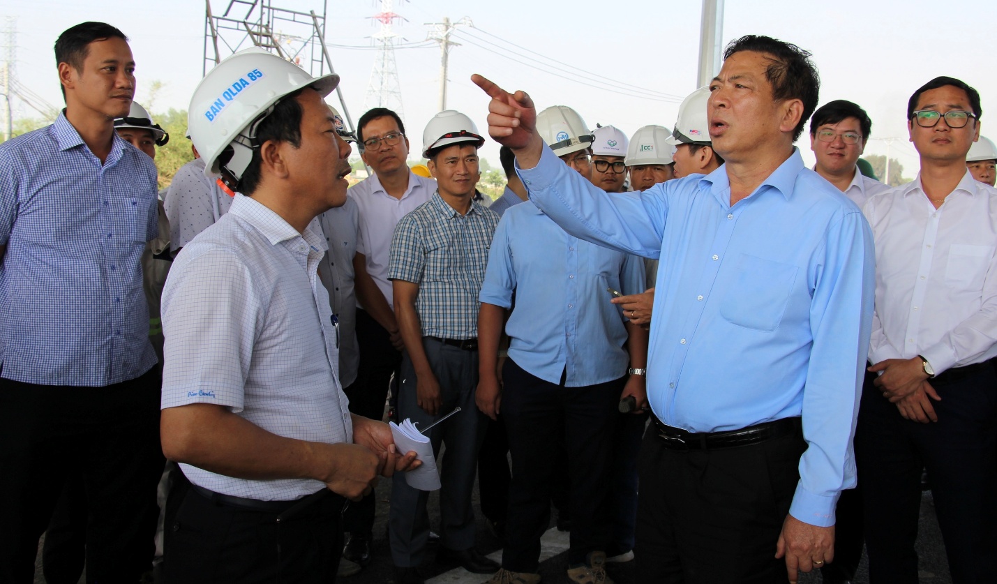 Minister Tran Hong Minh pushes faster work to open key Bien Hoa&ndash;Vung Tau sections by Tet- Ảnh 1.