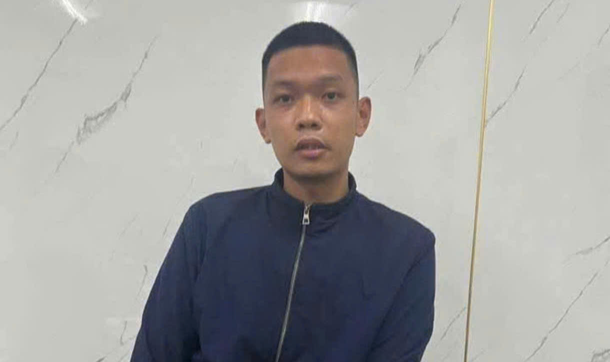 Nghi phạm sát hại hai phụ nữ ở Hưng Yên ra đầu thú sau nhiều giờ lẩn trốn- Ảnh 1. Nghi phạm sát hại hai phụ nữ ở Hưng Yên ra đầu thú sau nhiều giờ lẩn trốn- Ảnh 1.