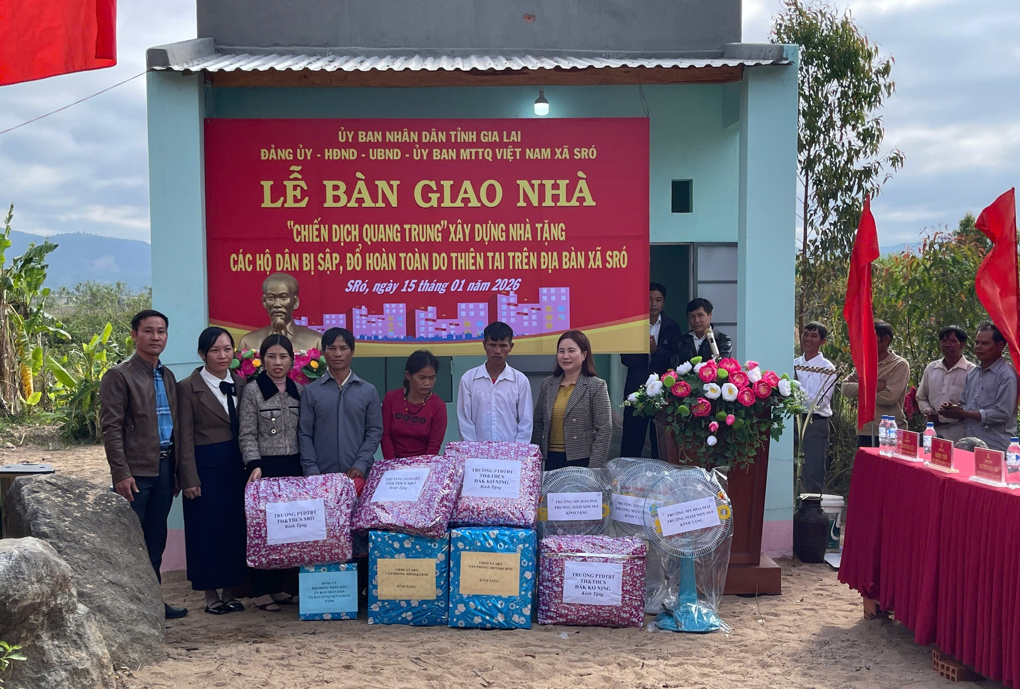 Gia Lai: Ho&agrave;n th&agrave;nh v&agrave; b&agrave;n giao 22 căn nh&agrave; cho người d&acirc;n v&ugrave;ng kh&oacute;- Ảnh 1.