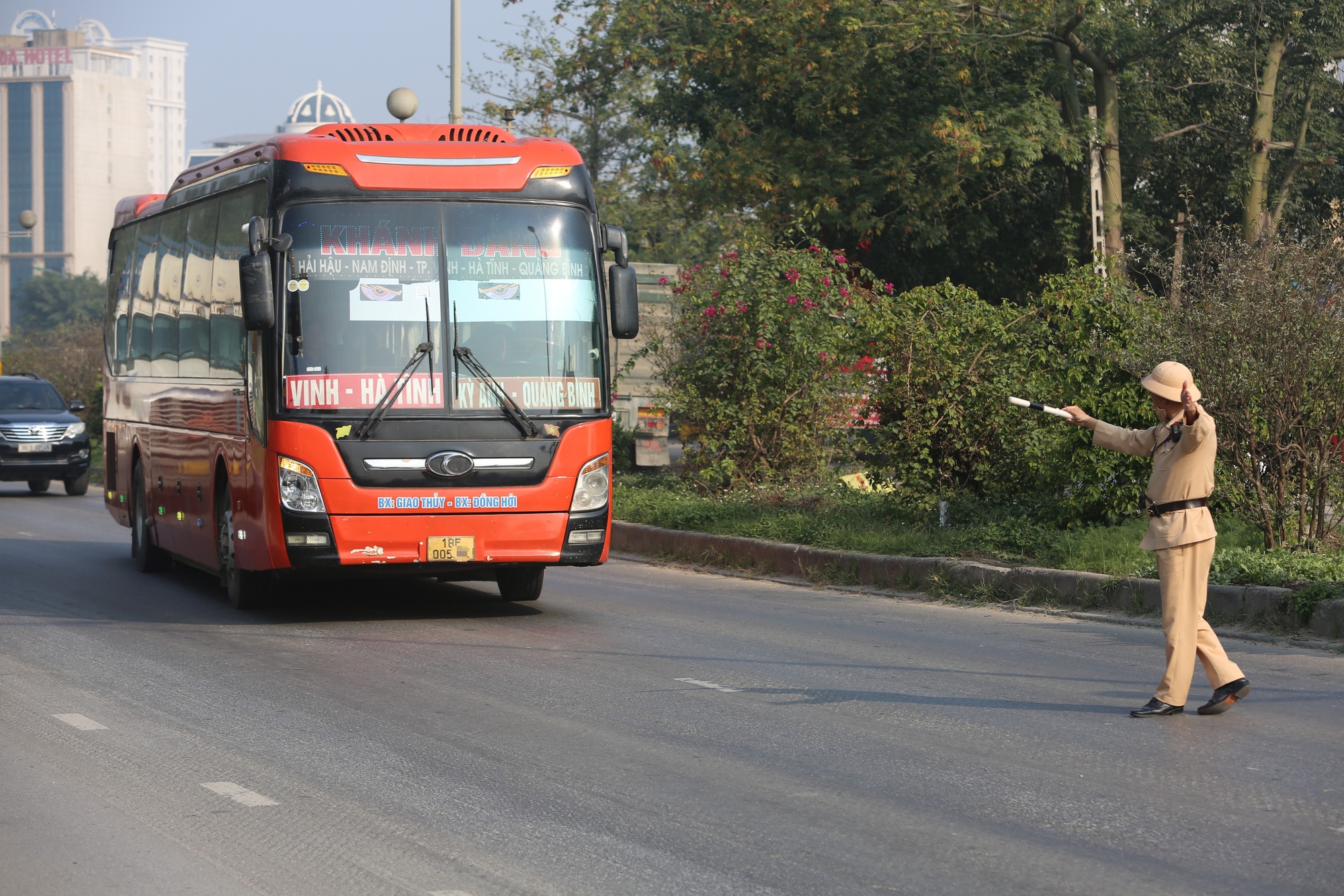 Thanh H&oacute;a tăng cường kiểm tra, xử l&yacute; xe kh&aacute;ch dịp gần Tết- Ảnh 1.