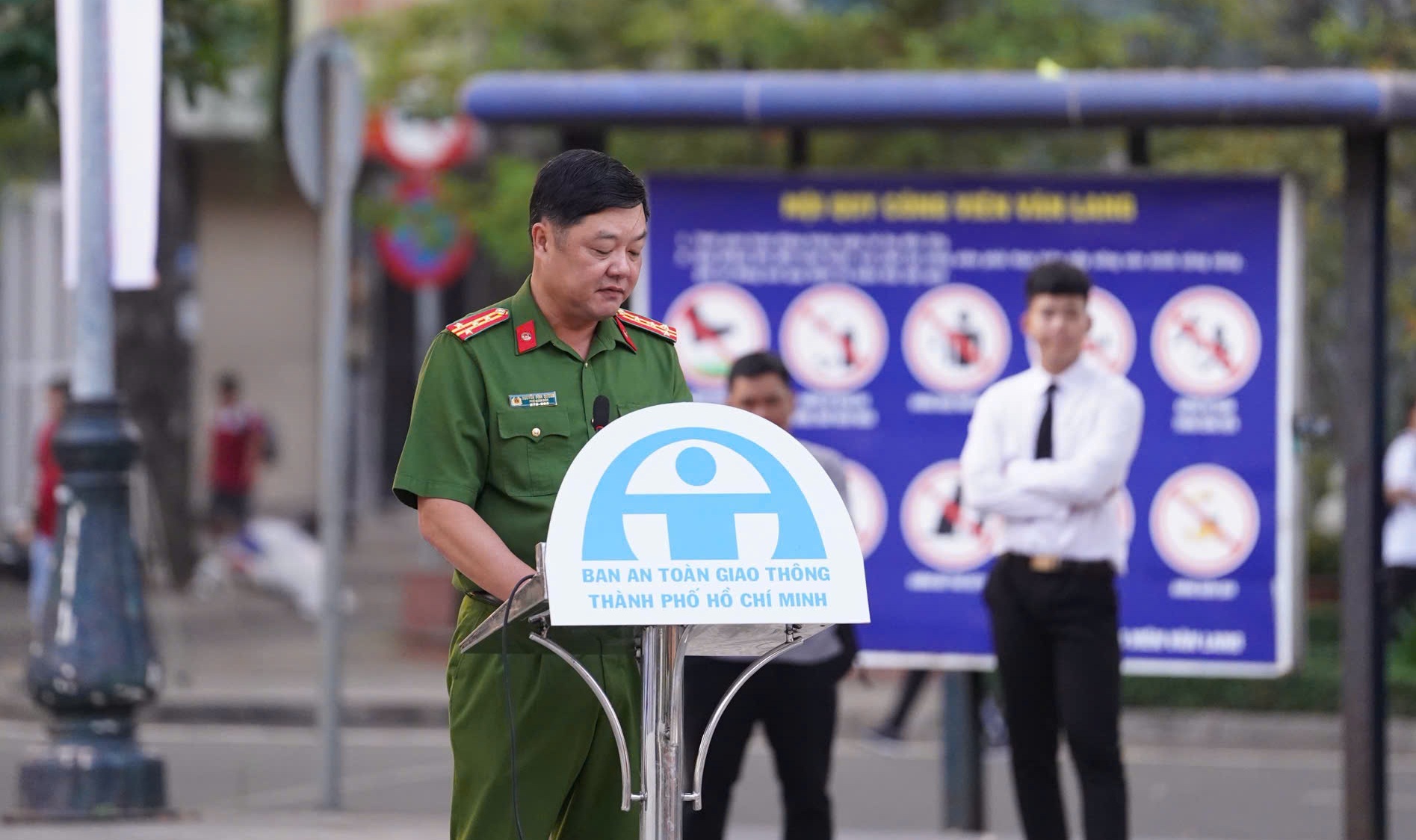 TP.HCM ra qu&acirc;n xử l&yacute; lấn chiếm l&ograve;ng lề đường v&agrave; kinh doanh vận tải tr&aacute;i ph&eacute;p- Ảnh 4.