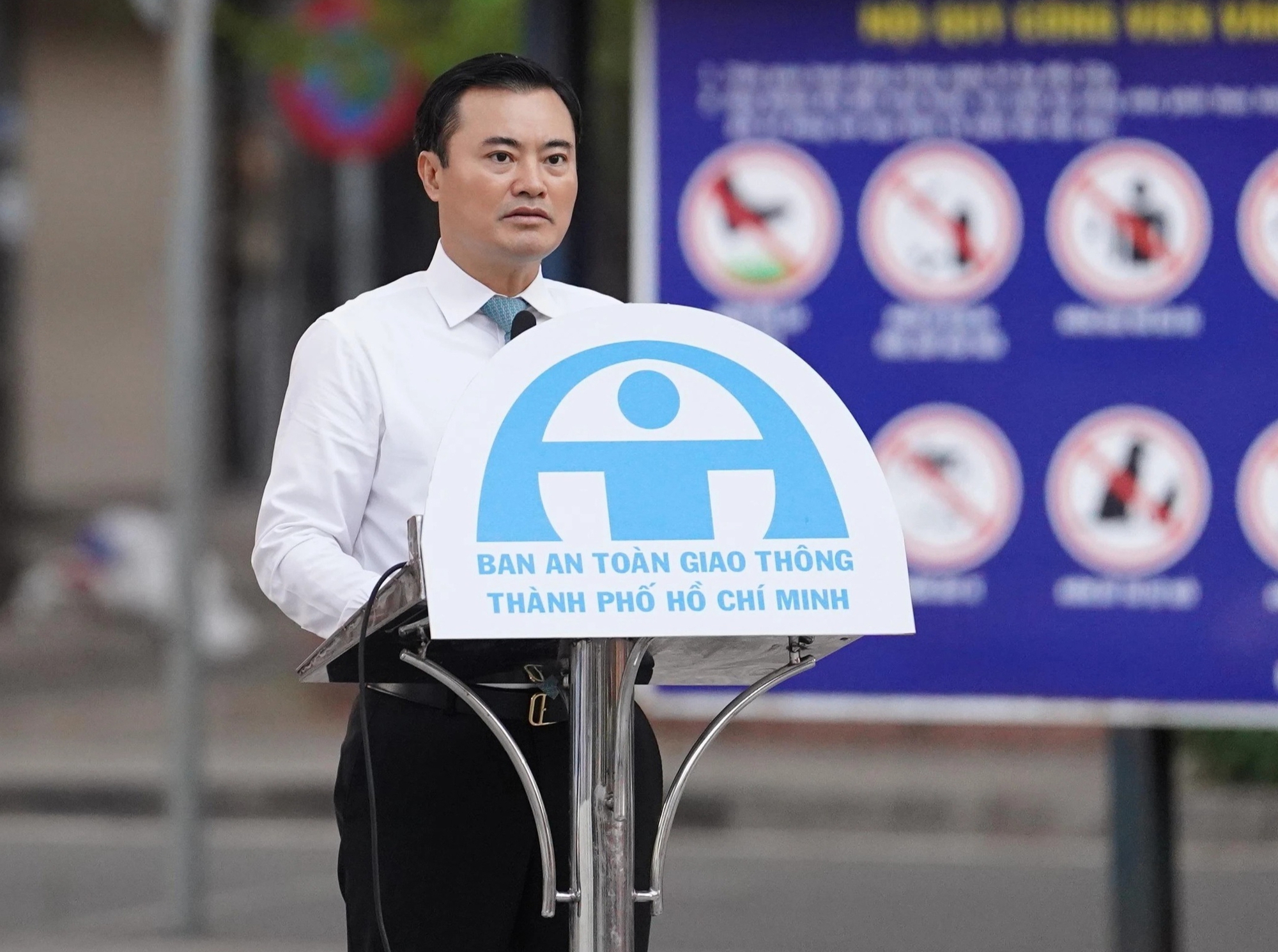 TP.HCM ra qu&acirc;n xử l&yacute; lấn chiếm l&ograve;ng lề đường v&agrave; kinh doanh vận tải tr&aacute;i ph&eacute;p- Ảnh 1.