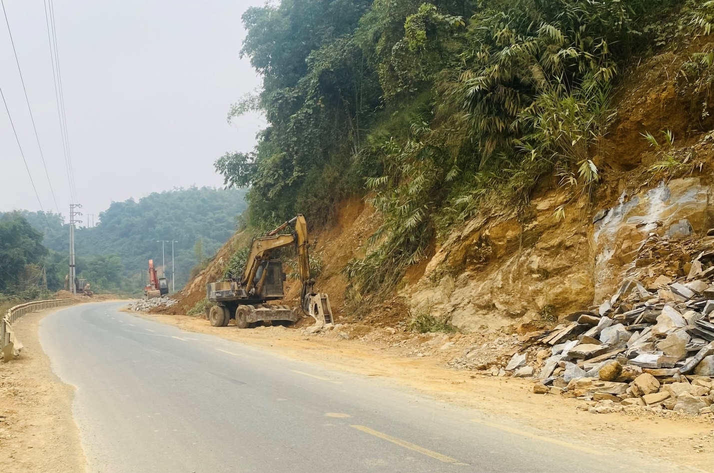 Thanh H&oacute;a: Tăng tốc khắc phục 4.500 điểm sạt lở tr&ecirc;n c&aacute;c tuyến đường quốc lộ, tỉnh lộ- Ảnh 1.