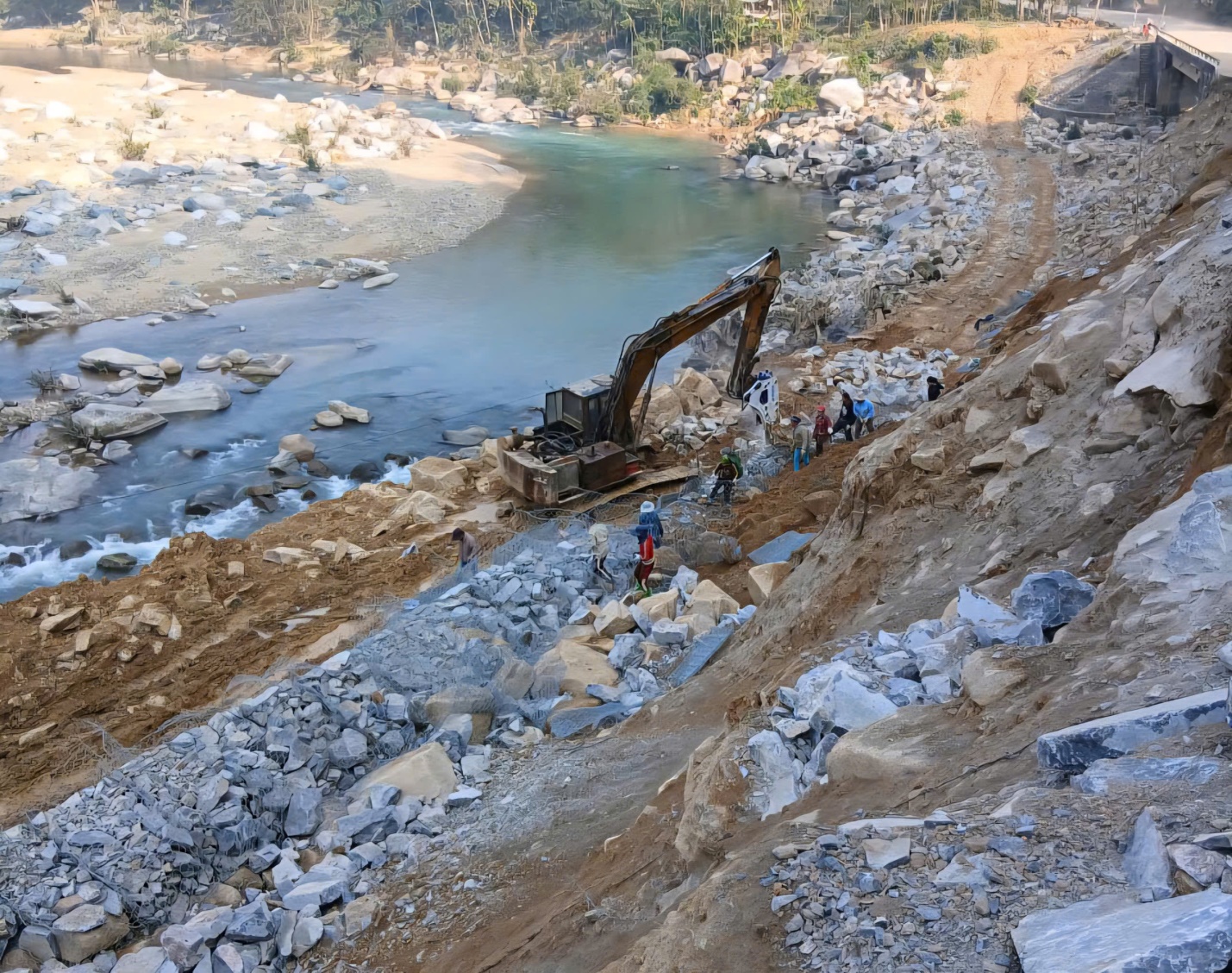 Thanh H&oacute;a: Tăng tốc khắc phục 4.500 điểm sạt lở tr&ecirc;n c&aacute;c tuyến đường quốc lộ, tỉnh lộ- Ảnh 2.