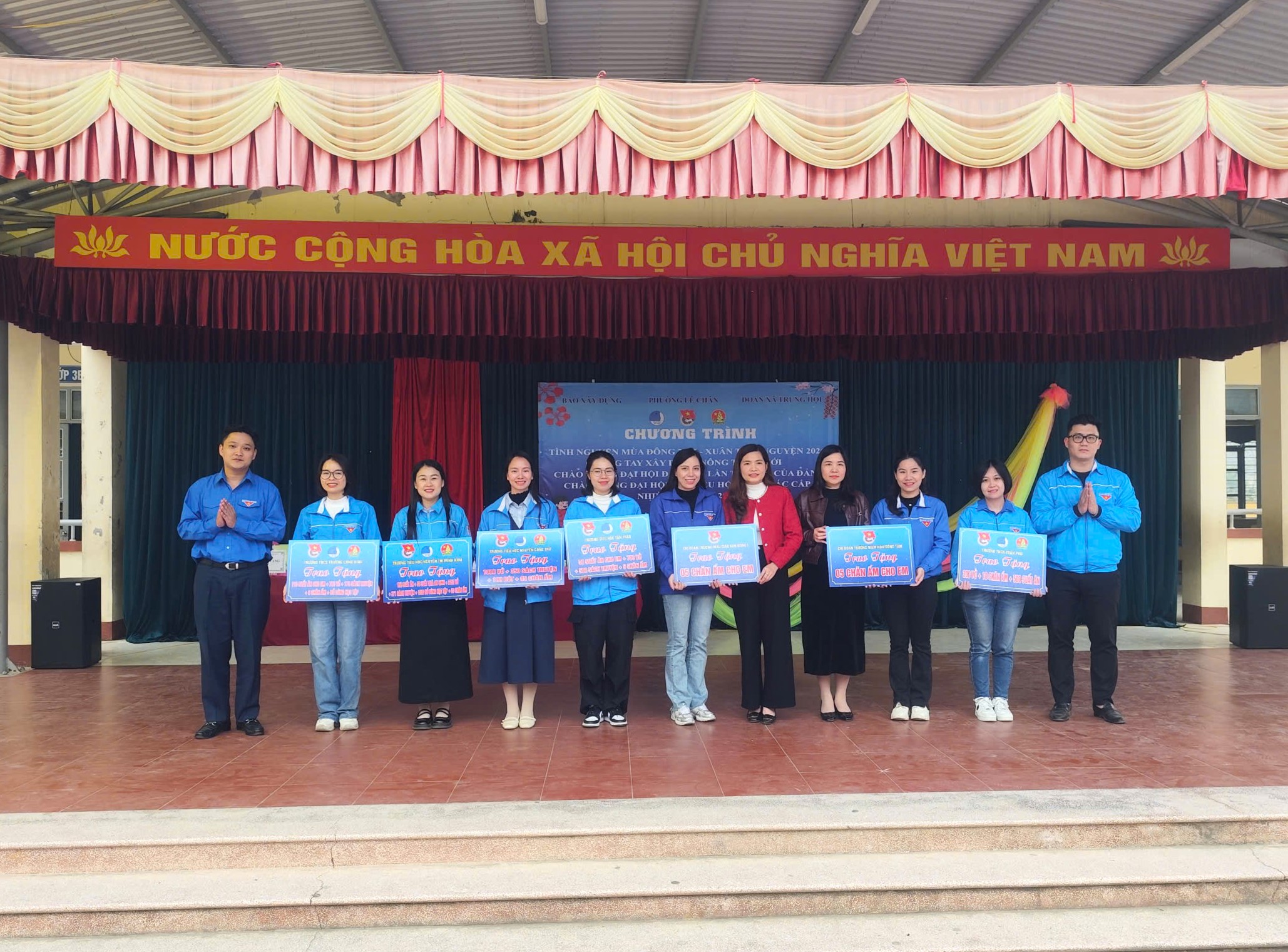 Tuổi trẻ B&aacute;o X&acirc;y dựng mang y&ecirc;u thương đến học sinh v&ugrave;ng cao Th&aacute;i Nguy&ecirc;n- Ảnh 1.