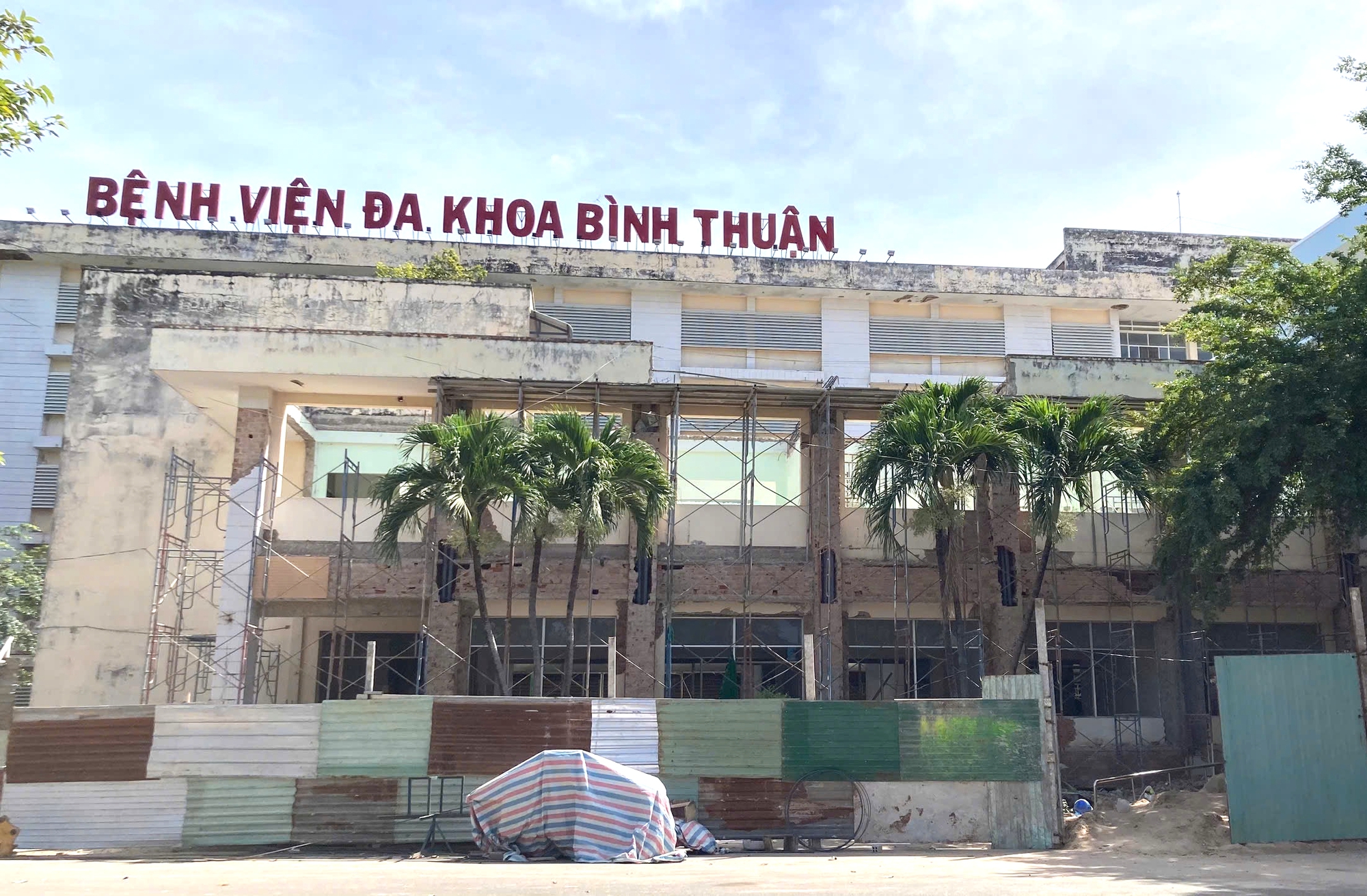 L&acirc;m Đồng: Khai trừ Đảng 2 cựu c&aacute;n bộ y tế v&igrave; vi phạm đấu thầu- Ảnh 1.