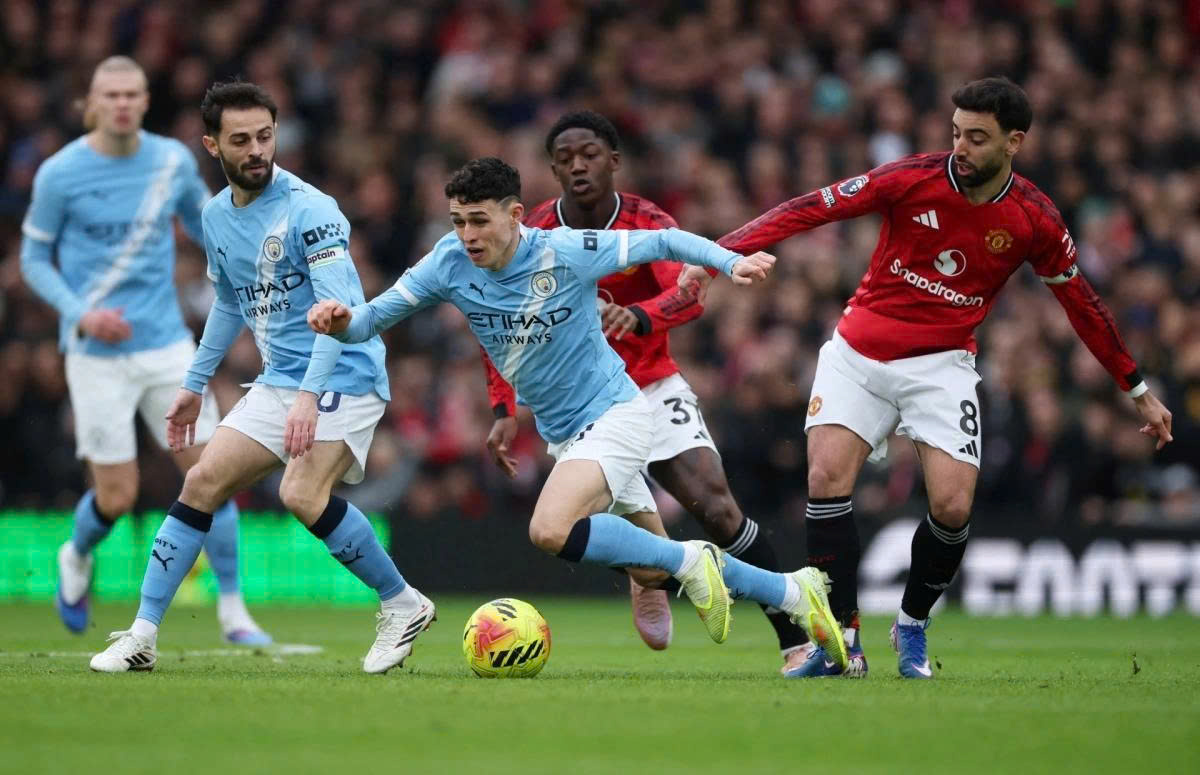 Ngoại hạng Anh: MU thắng dễ Man City trong trận ra mắt của HLV Michael Carrick- Ảnh 2.