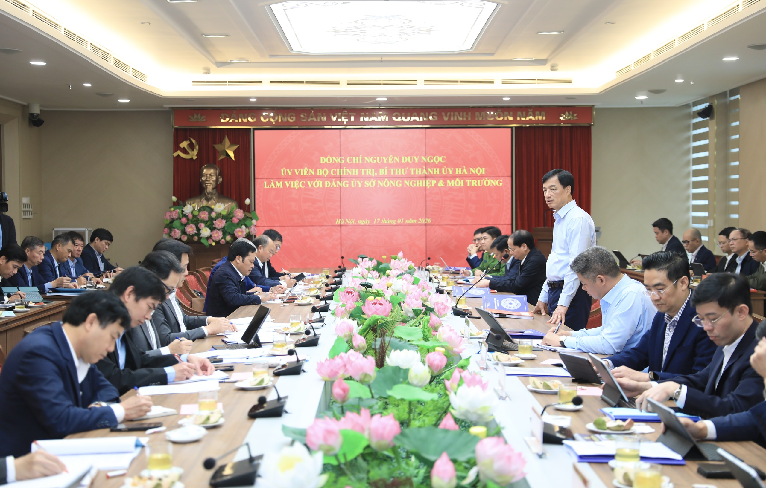 B&iacute; thư H&agrave; Nội y&ecirc;u cầu giải quyết căn cơ, đồng bộ c&aacute;c điểm nghẽn m&ocirc;i trường- Ảnh 1.