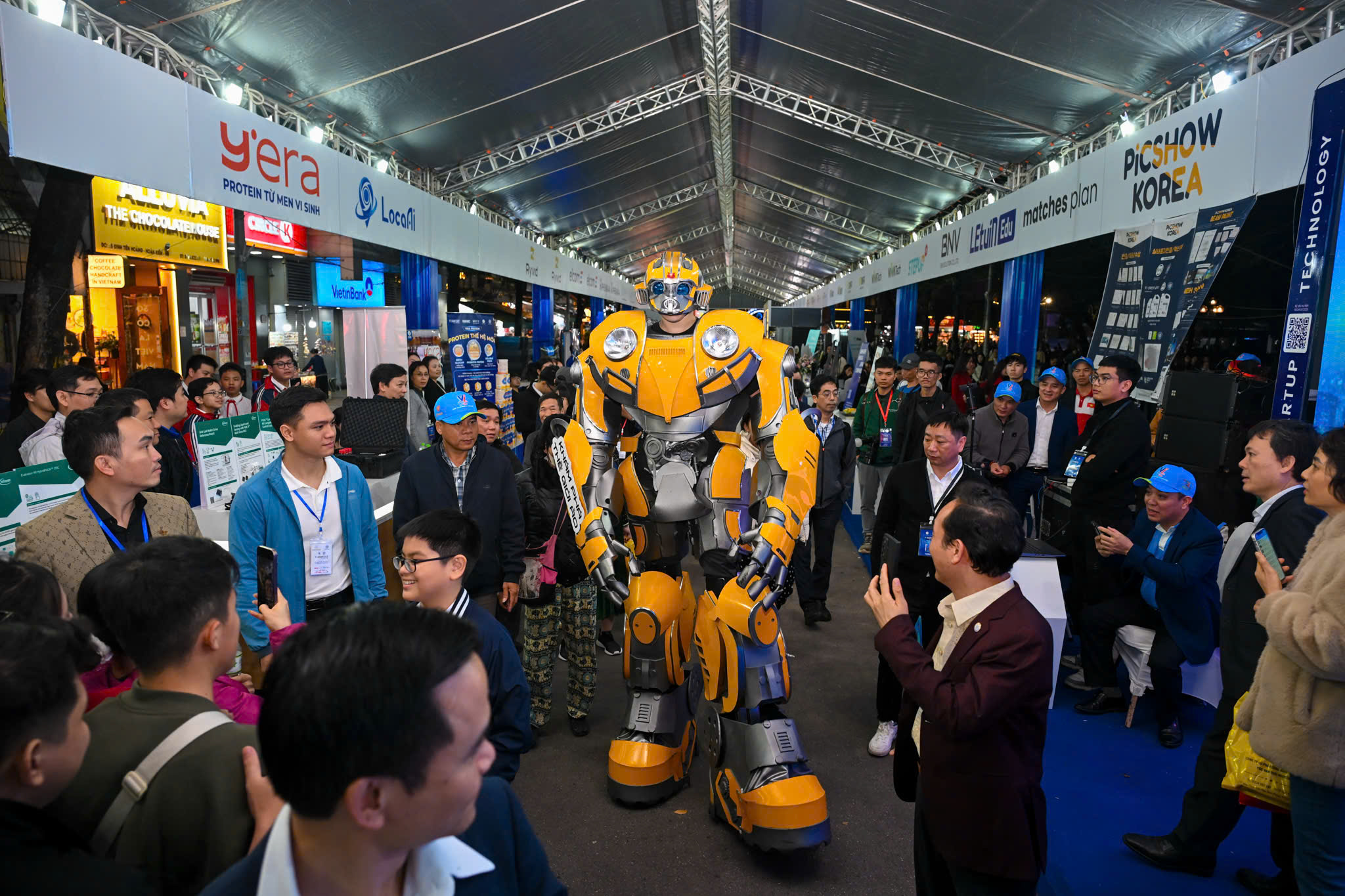 Khoa học c&ocirc;ng nghệ, đổi mới s&aacute;ng tạo n&acirc;ng tầm vị thế Việt Nam trong kỷ nguy&ecirc;n mới- Ảnh 2.