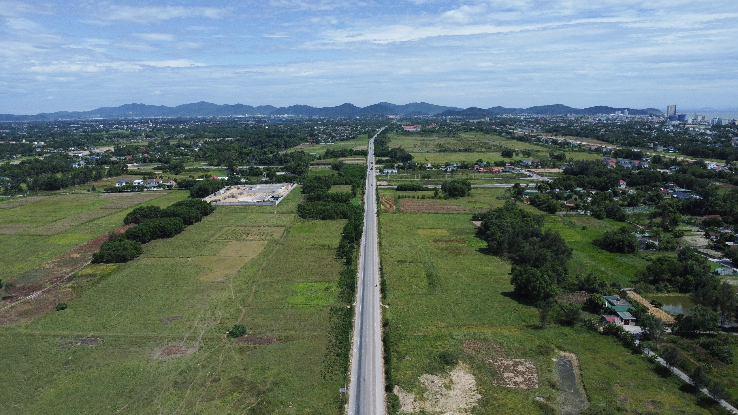 Nghệ An: Từng bước ho&agrave;n thiện hạ tầng giao th&ocirc;ng th&uacute;c đẩy ph&aacute;t triển- Ảnh 1.