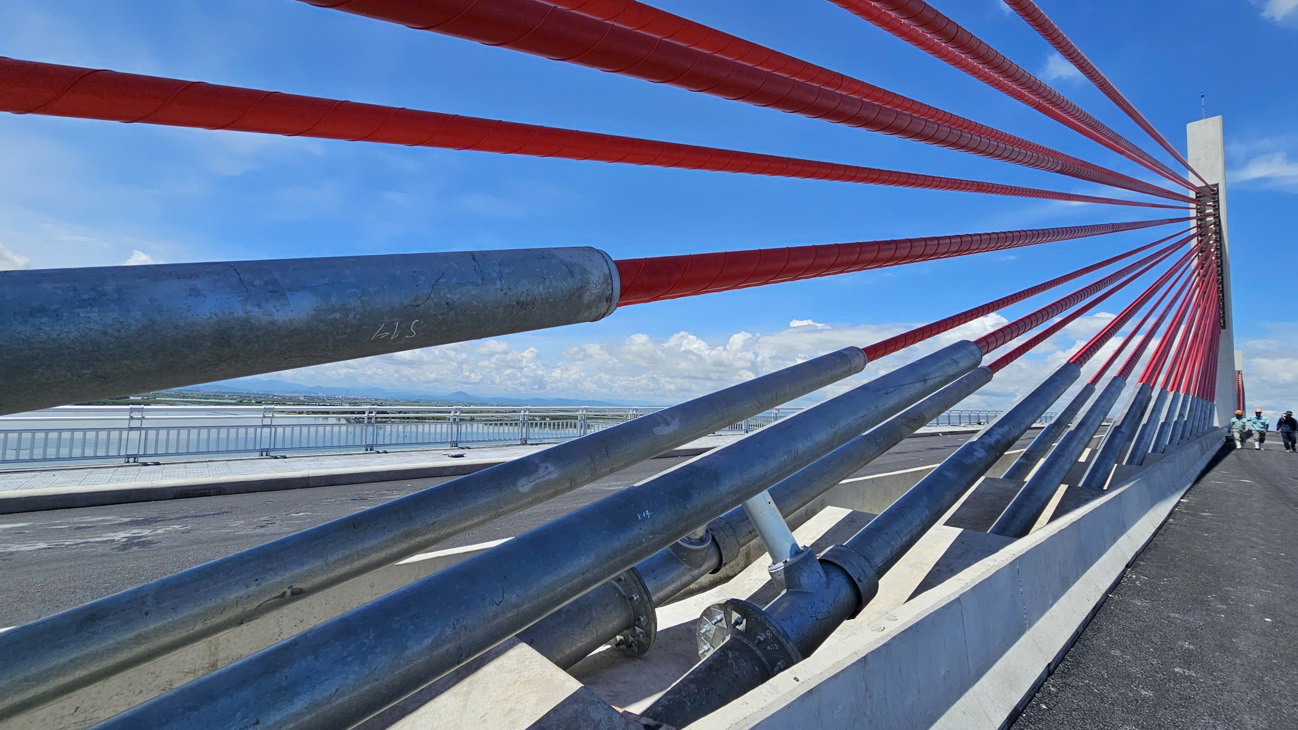 Ngắm cầu d&acirc;y văng vượt biển d&agrave;i nhất miền Trung- Ảnh 7.