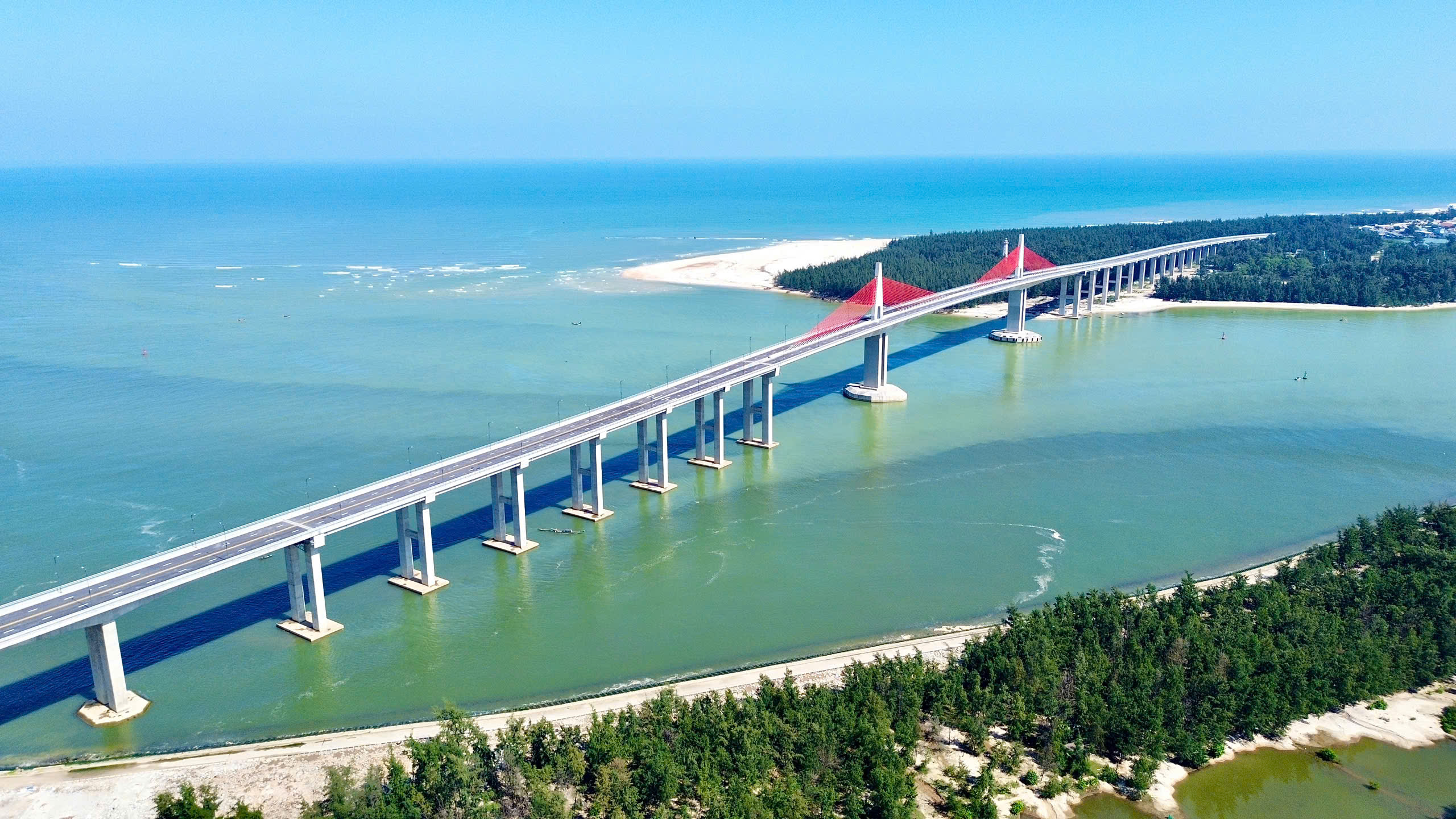 Ngắm cầu d&acirc;y văng vượt biển d&agrave;i nhất miền Trung- Ảnh 14.