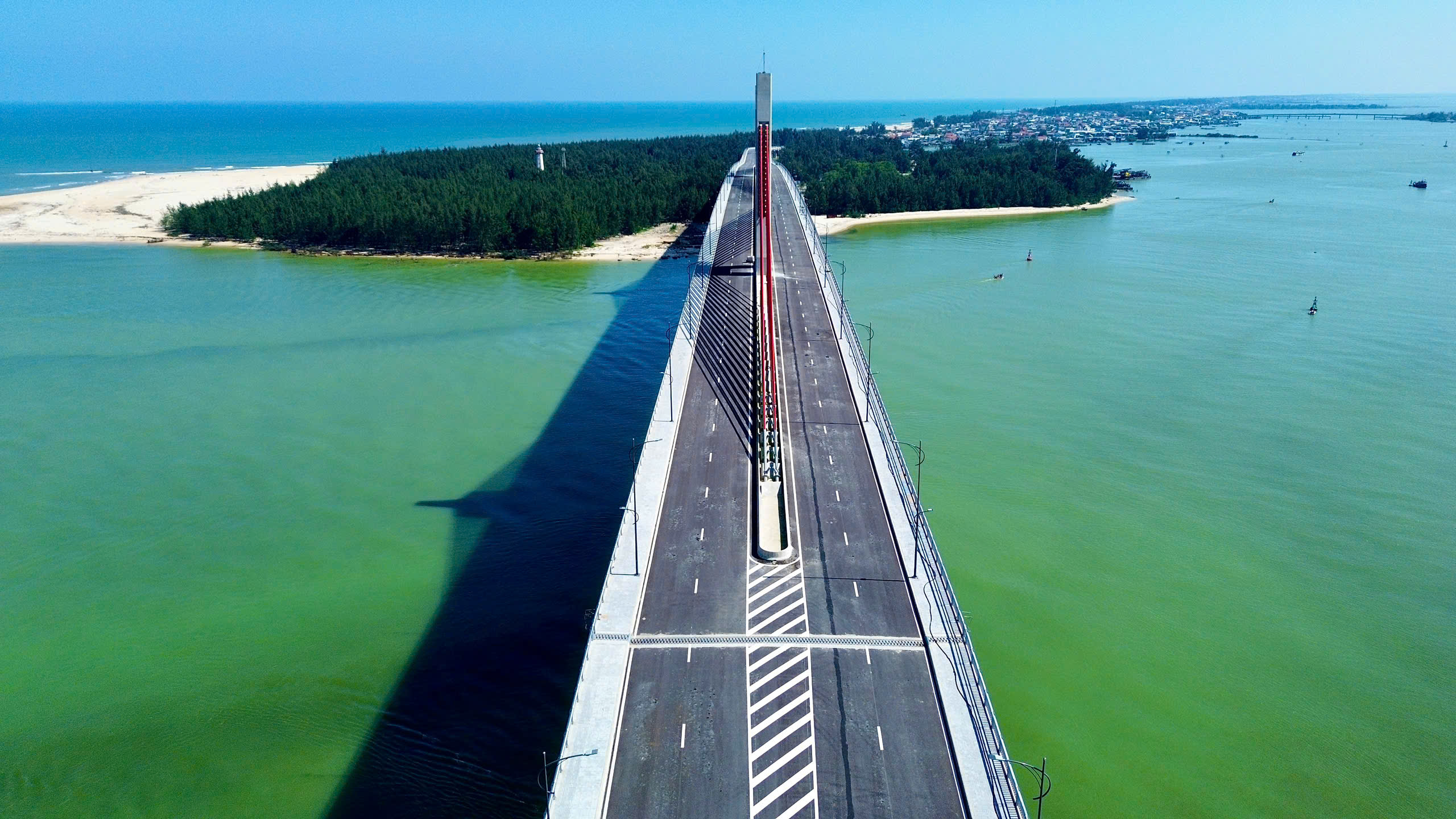 Ngắm cầu d&acirc;y văng vượt biển d&agrave;i nhất miền Trung- Ảnh 13.