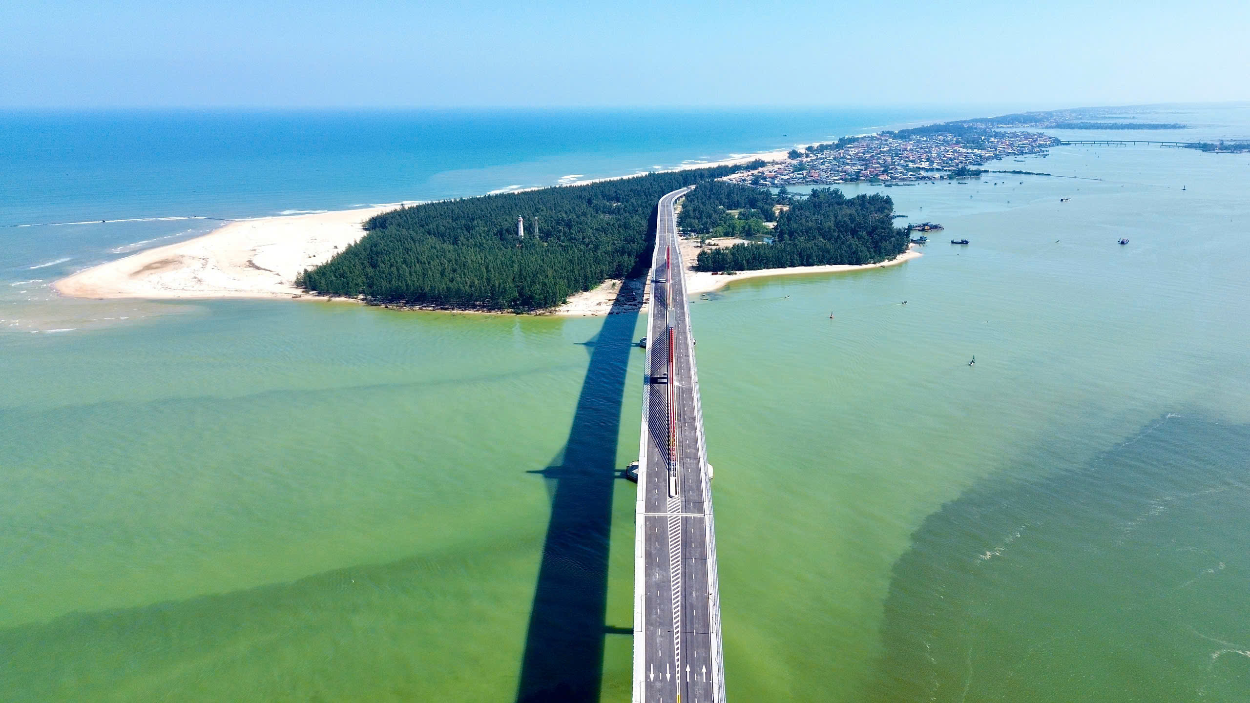 Ngắm cầu d&acirc;y văng vượt biển d&agrave;i nhất miền Trung- Ảnh 3.