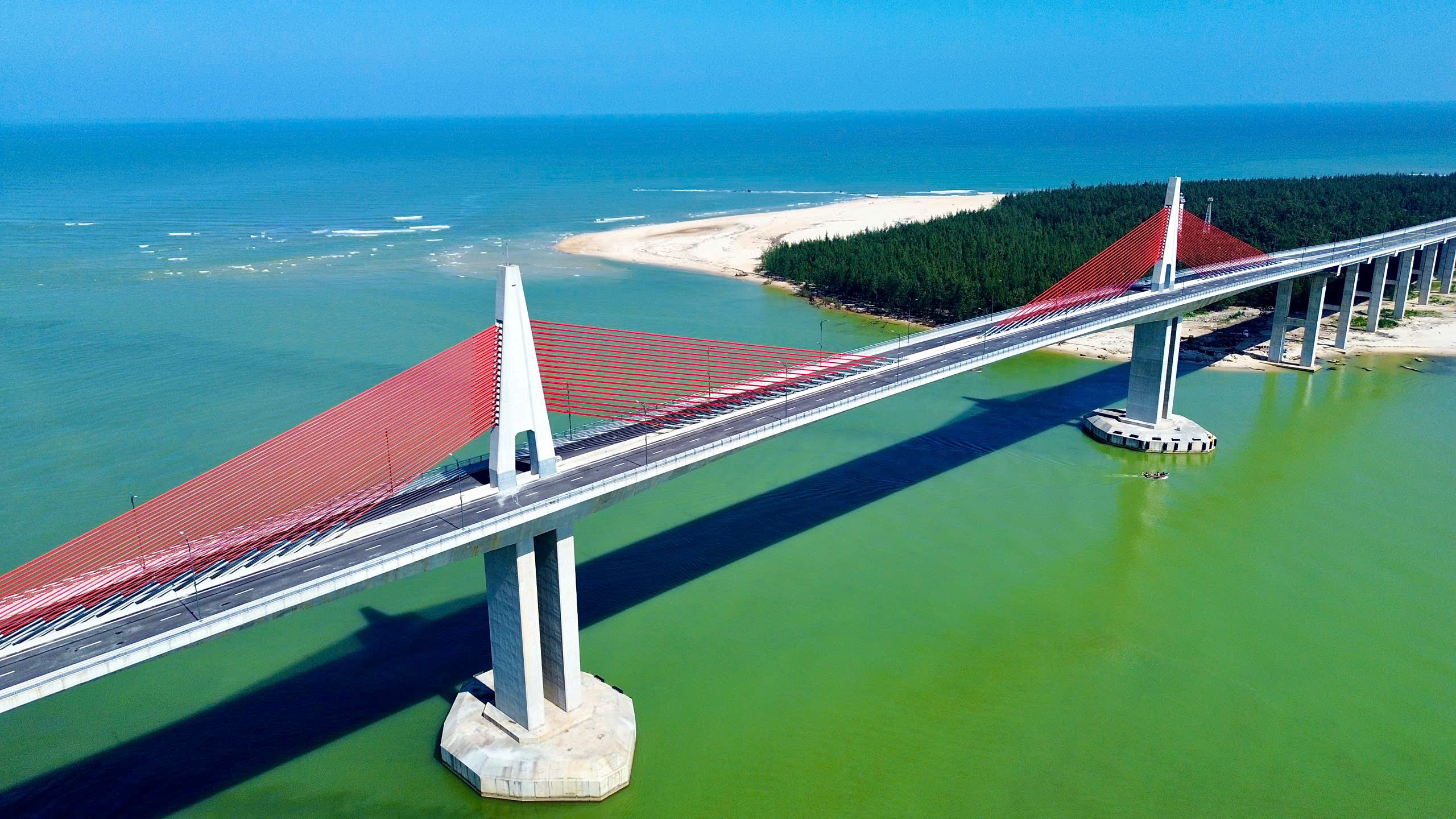 Ngắm cầu d&acirc;y văng vượt biển d&agrave;i nhất miền Trung- Ảnh 10.