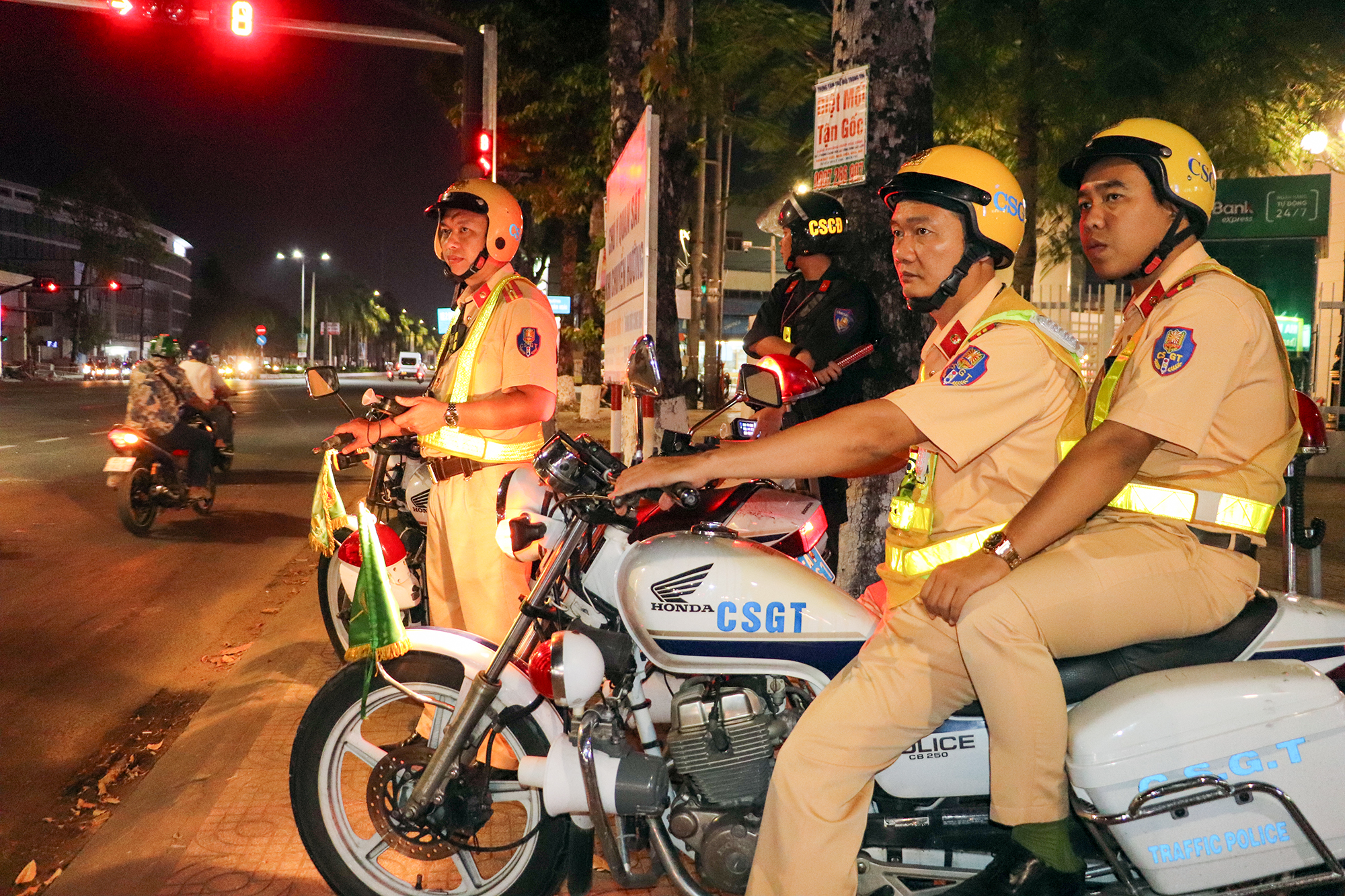 CSGT Cần Thơ xử phạt hơn 50 trường hợp vi phạm nồng độ cồn ngày đầu năm mới- Ảnh 1. CSGT Cần Thơ xử phạt hơn 50 trường hợp vi phạm nồng độ cồn ngày đầu năm mới- Ảnh 1.