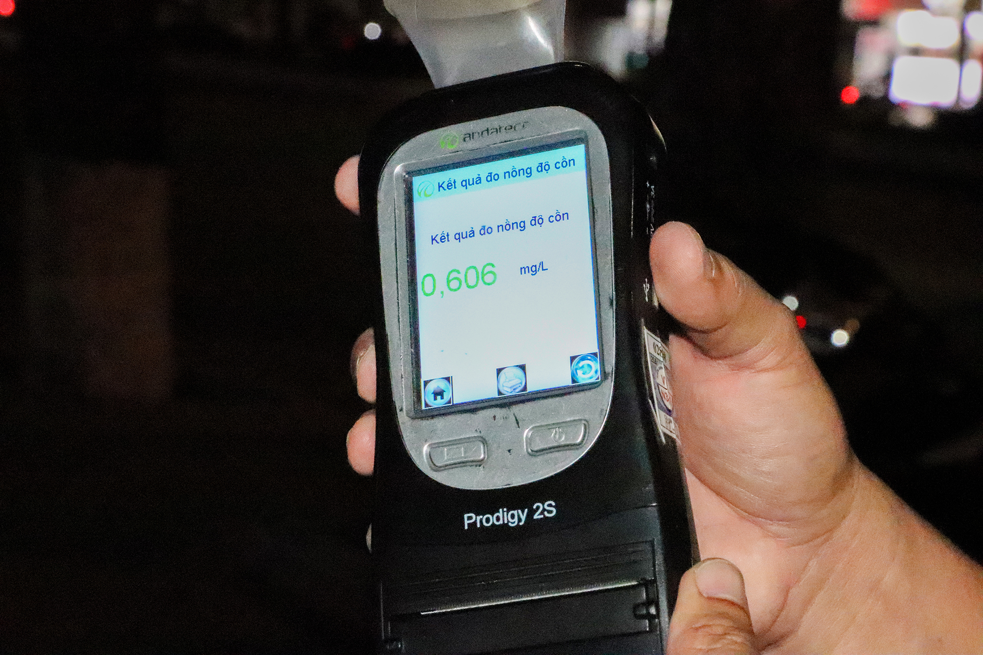 CSGT Cần Thơ xử phạt hơn 50 trường hợp vi phạm nồng độ cồn ngày đầu năm mới- Ảnh 3. CSGT Cần Thơ xử phạt hơn 50 trường hợp vi phạm nồng độ cồn ngày đầu năm mới- Ảnh 3.