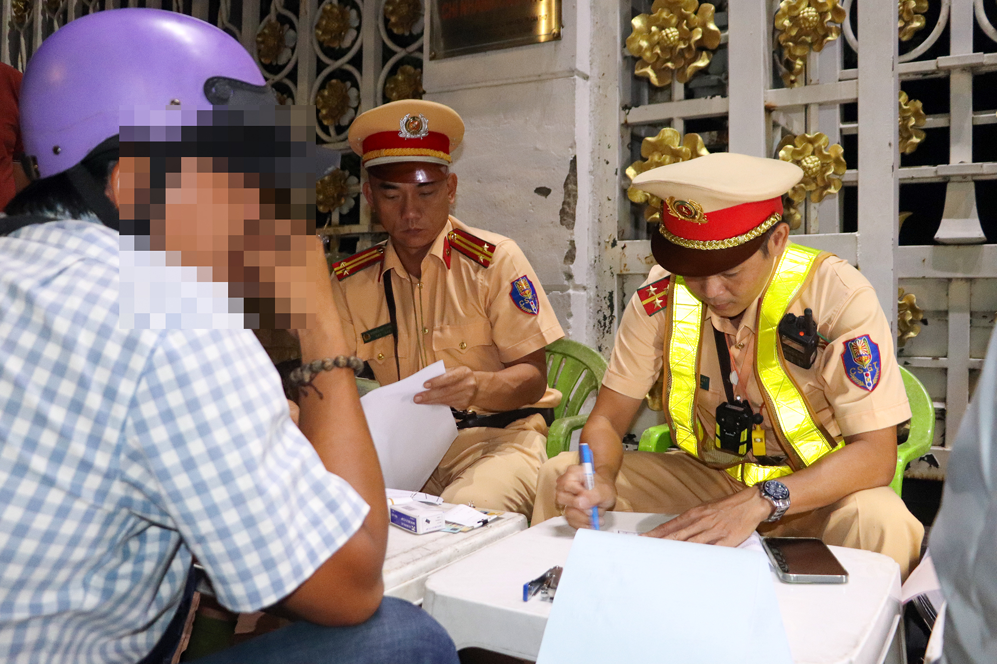 CSGT Cần Thơ xử phạt hơn 50 trường hợp vi phạm nồng độ cồn ngày đầu năm mới- Ảnh 7. CSGT Cần Thơ xử phạt hơn 50 trường hợp vi phạm nồng độ cồn ngày đầu năm mới- Ảnh 7.